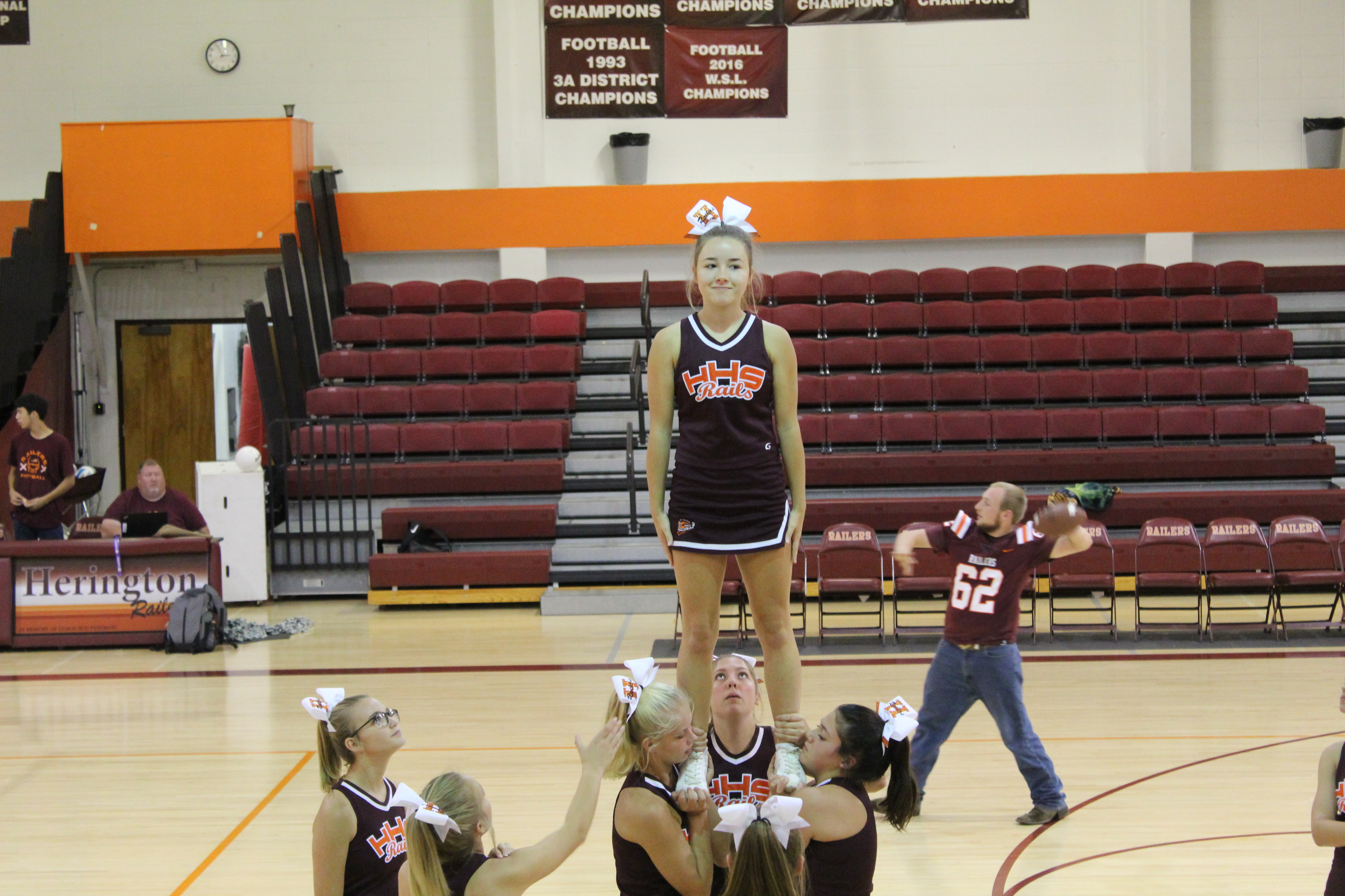 A group of cheerleading students practicing.