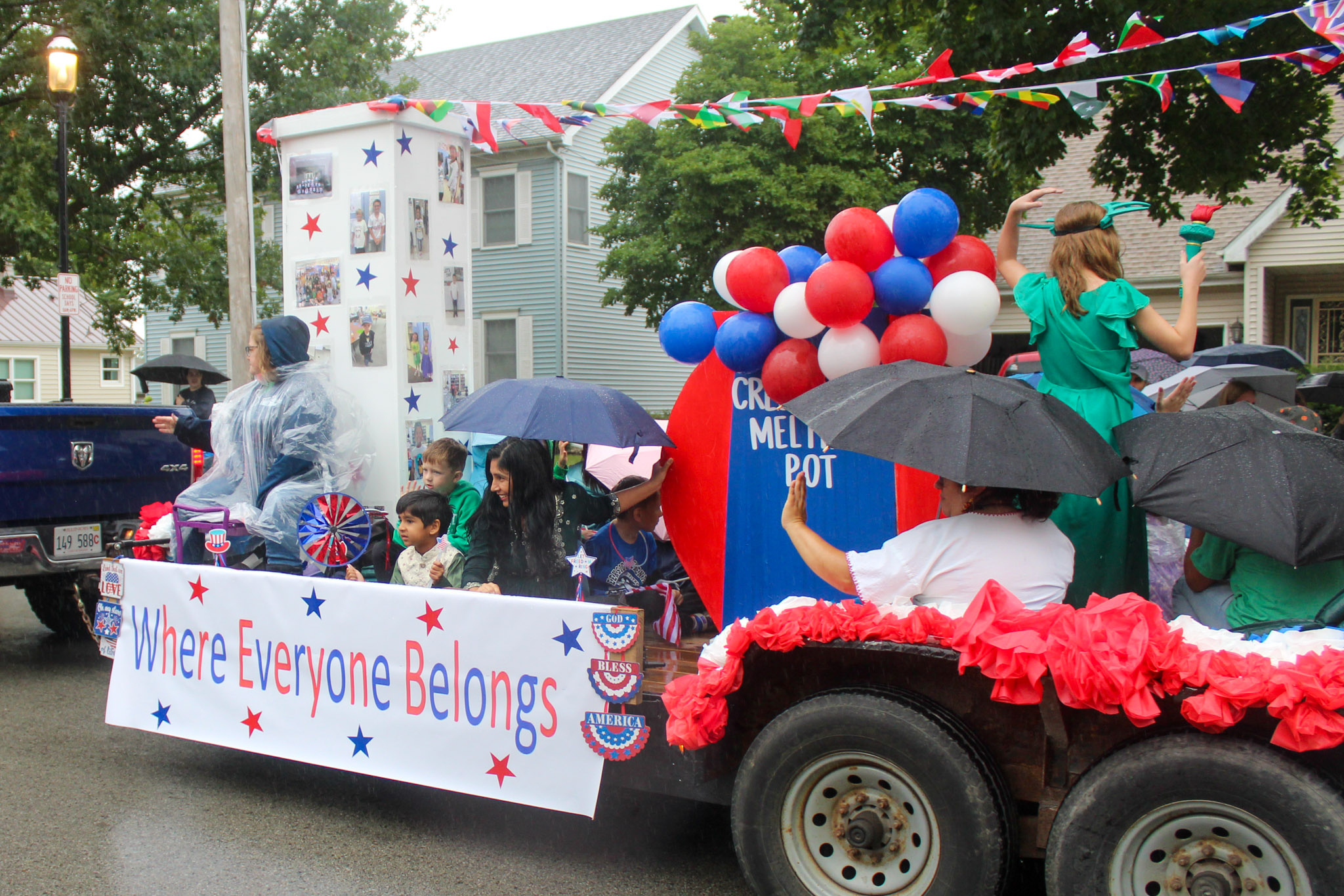 Creekside Elementary School float