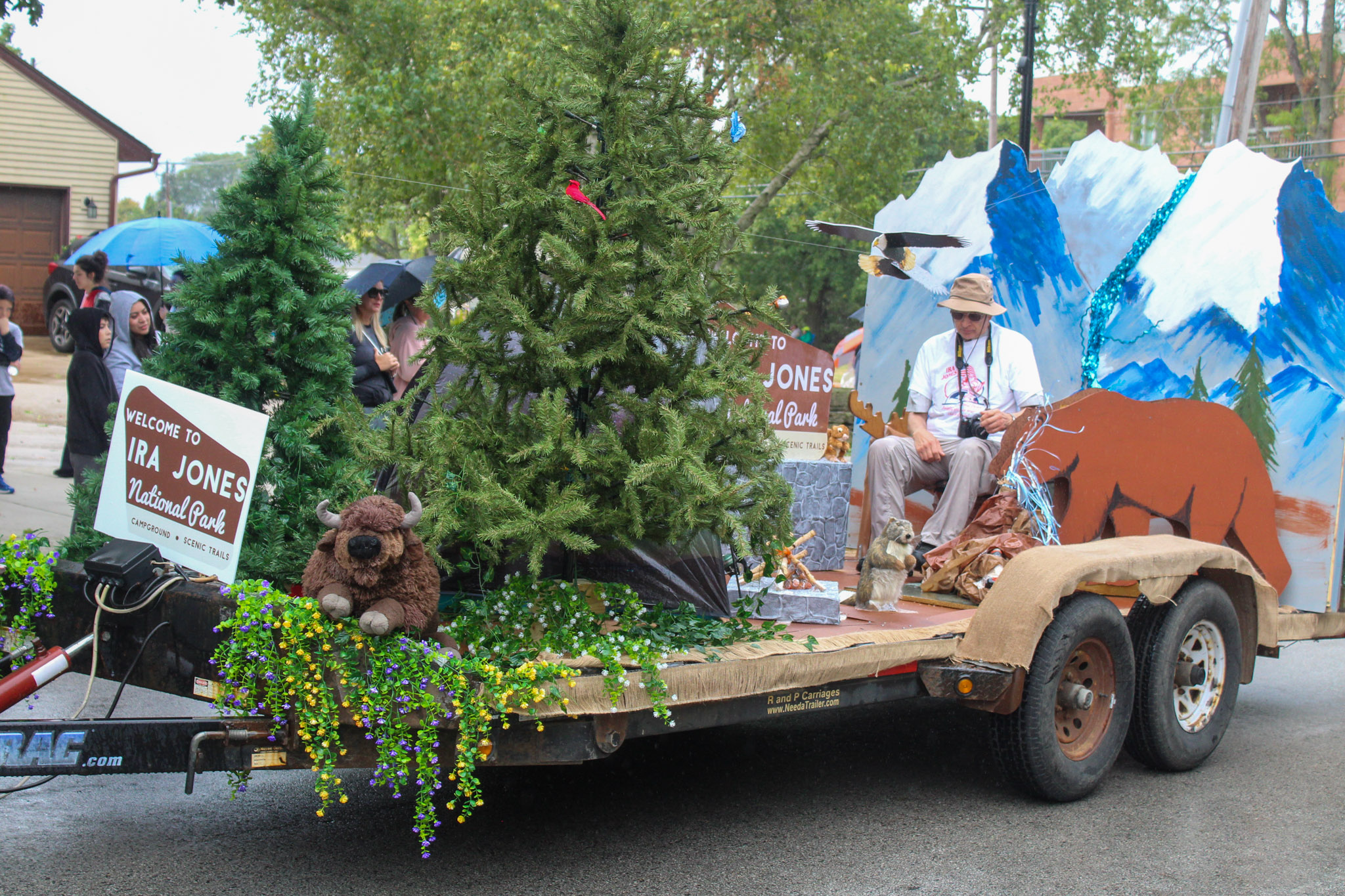 Ira Jones Middle School float