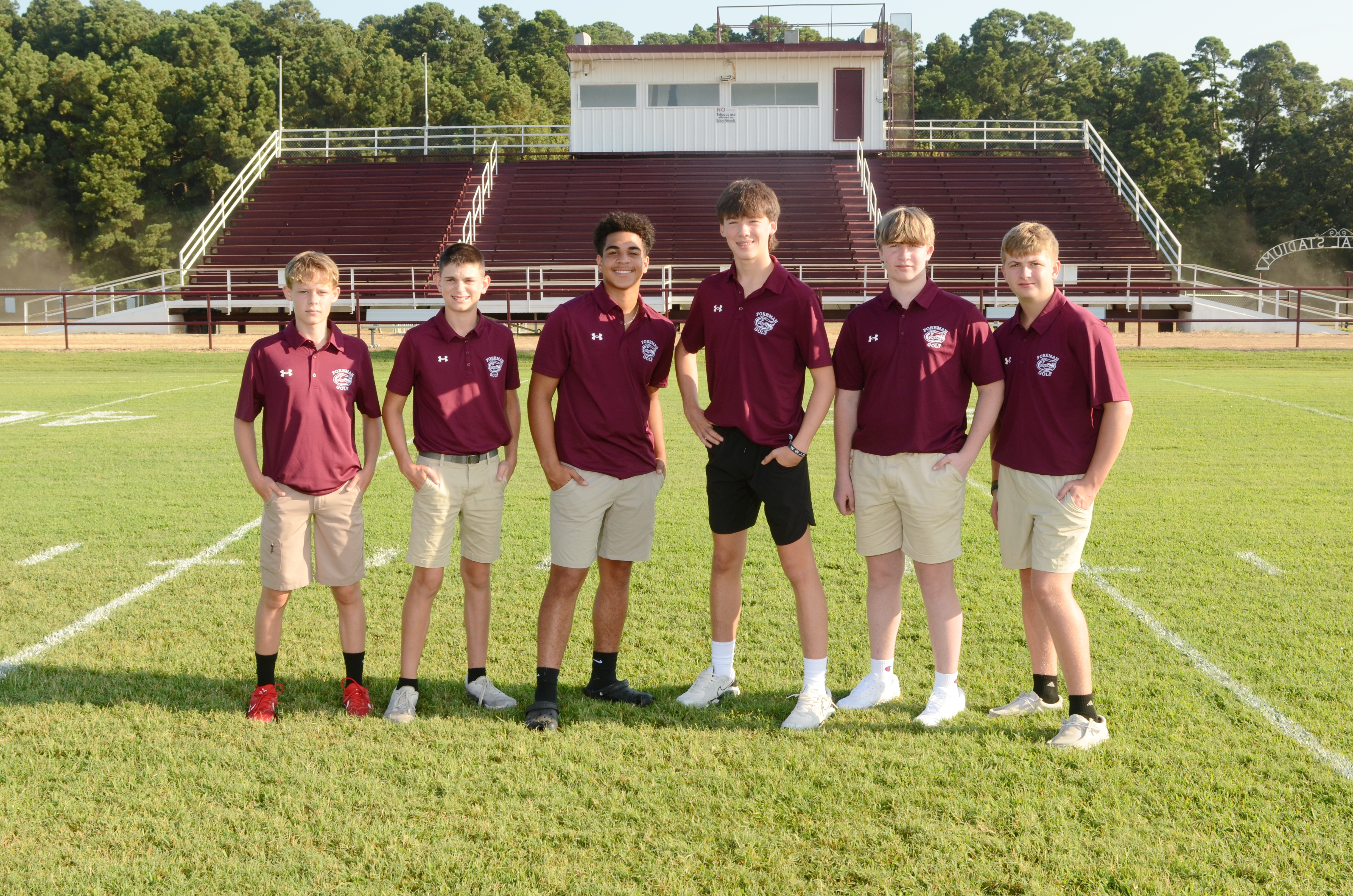 Golf team posing for pic