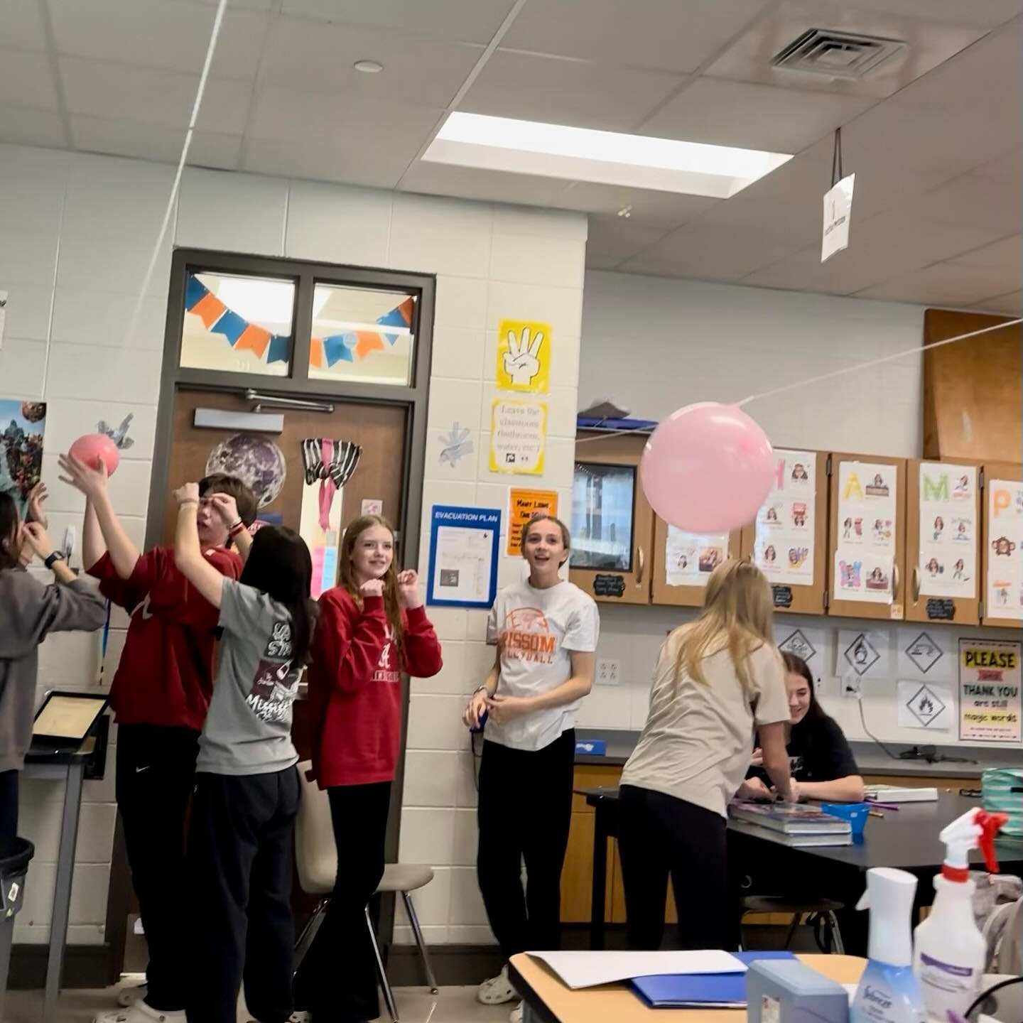 stem lesson with girls and boys and balloon 