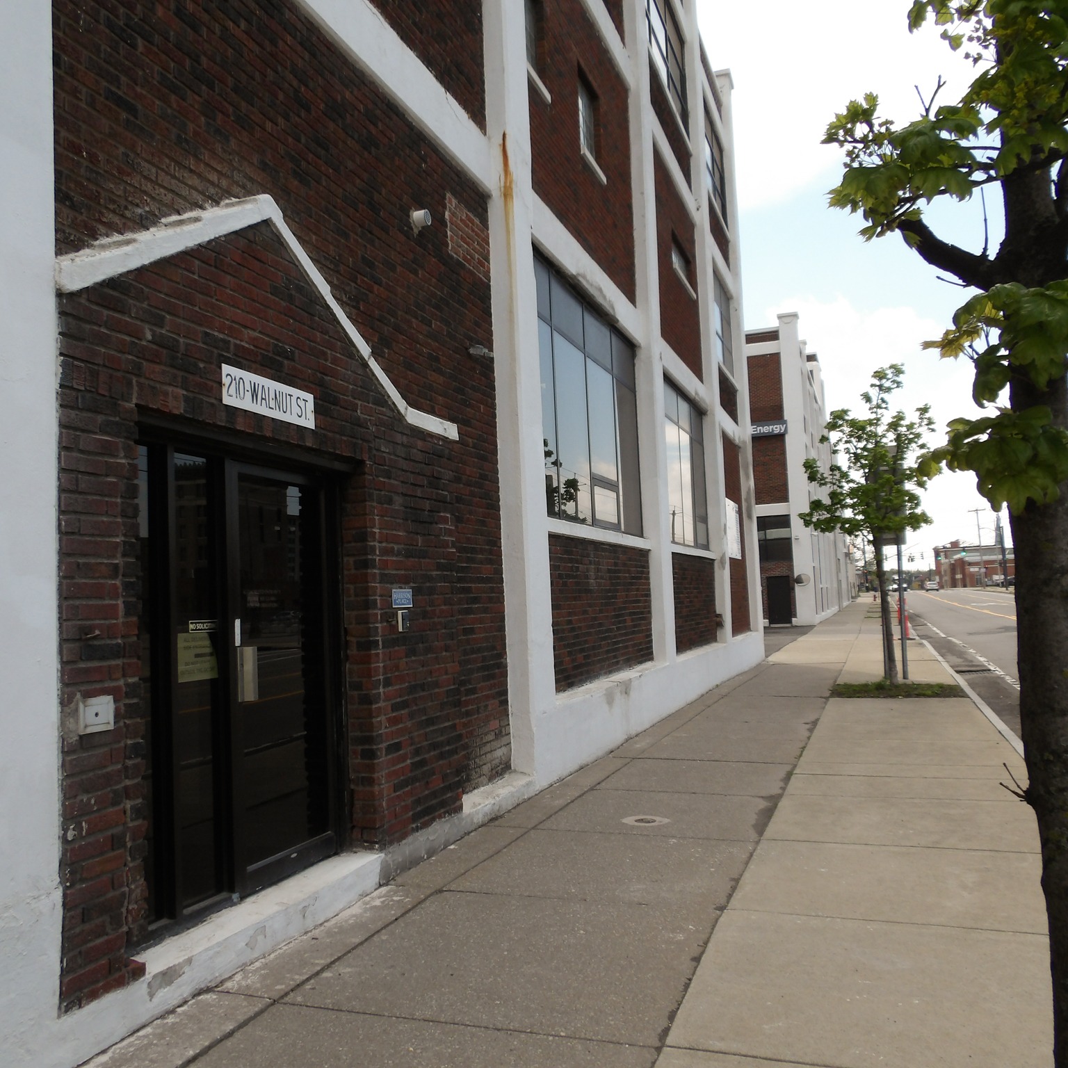 entrance to Walnut Street location