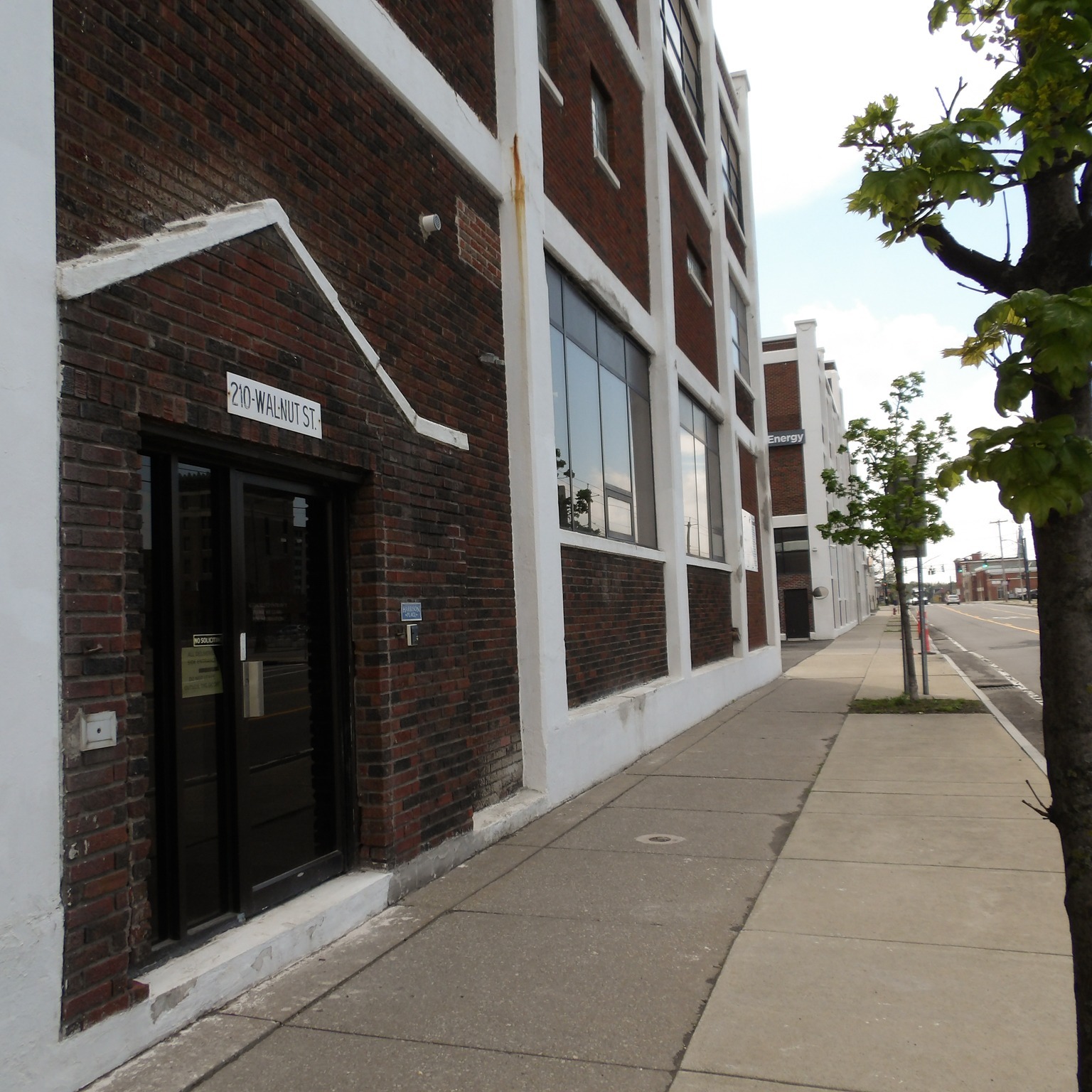 entrance to Walnut Street location