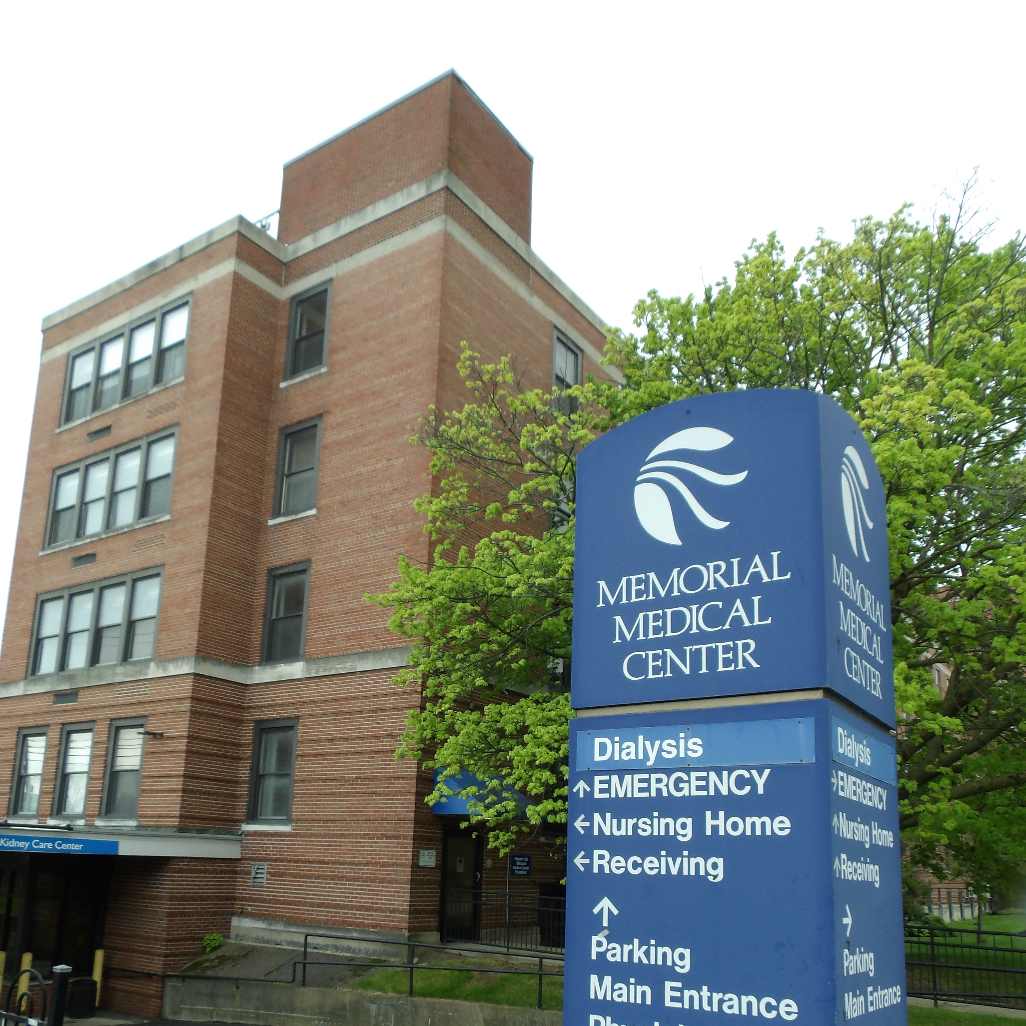 Niagara Falls Memorial Medical Center, including road sign