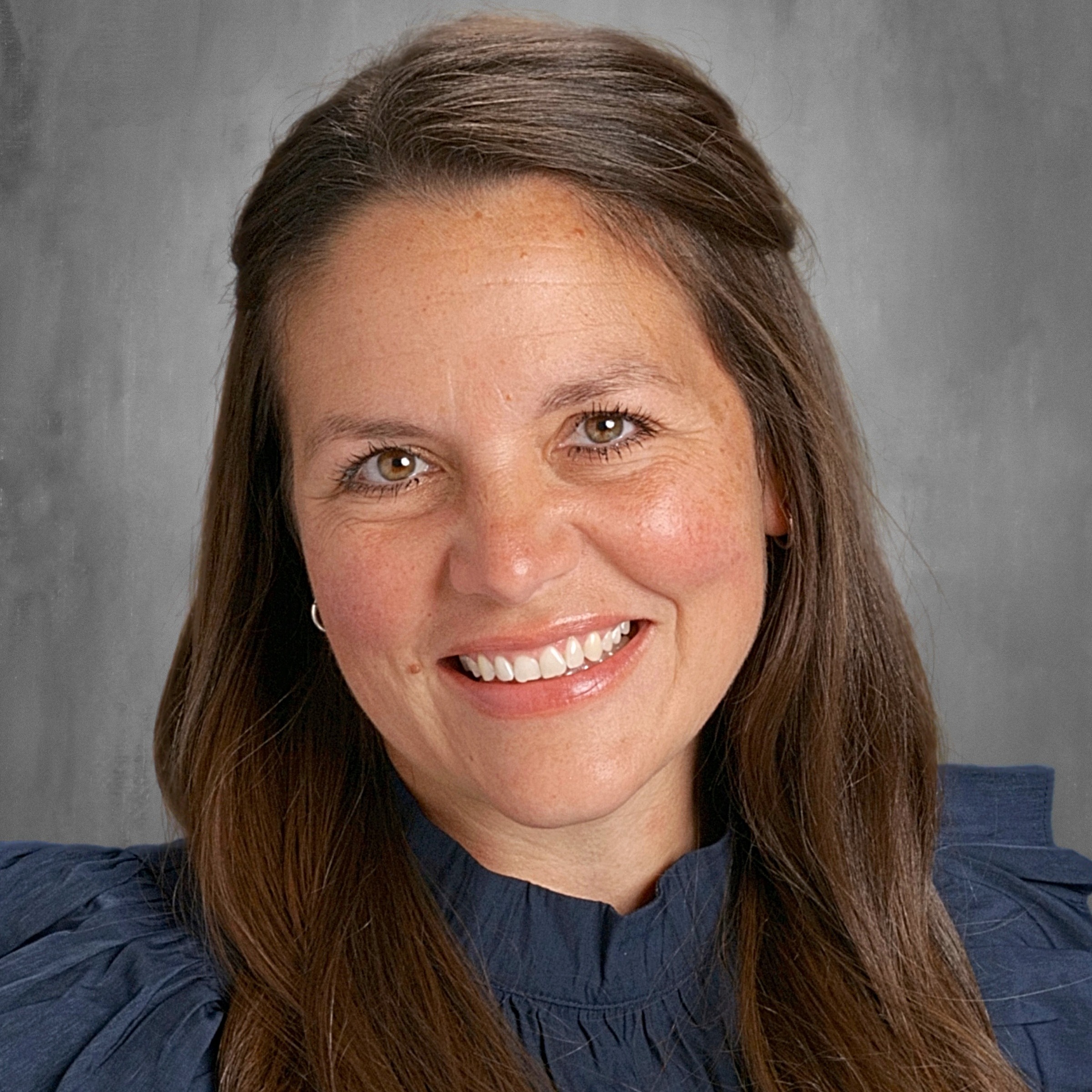 Headshot of Kelly Lustrup