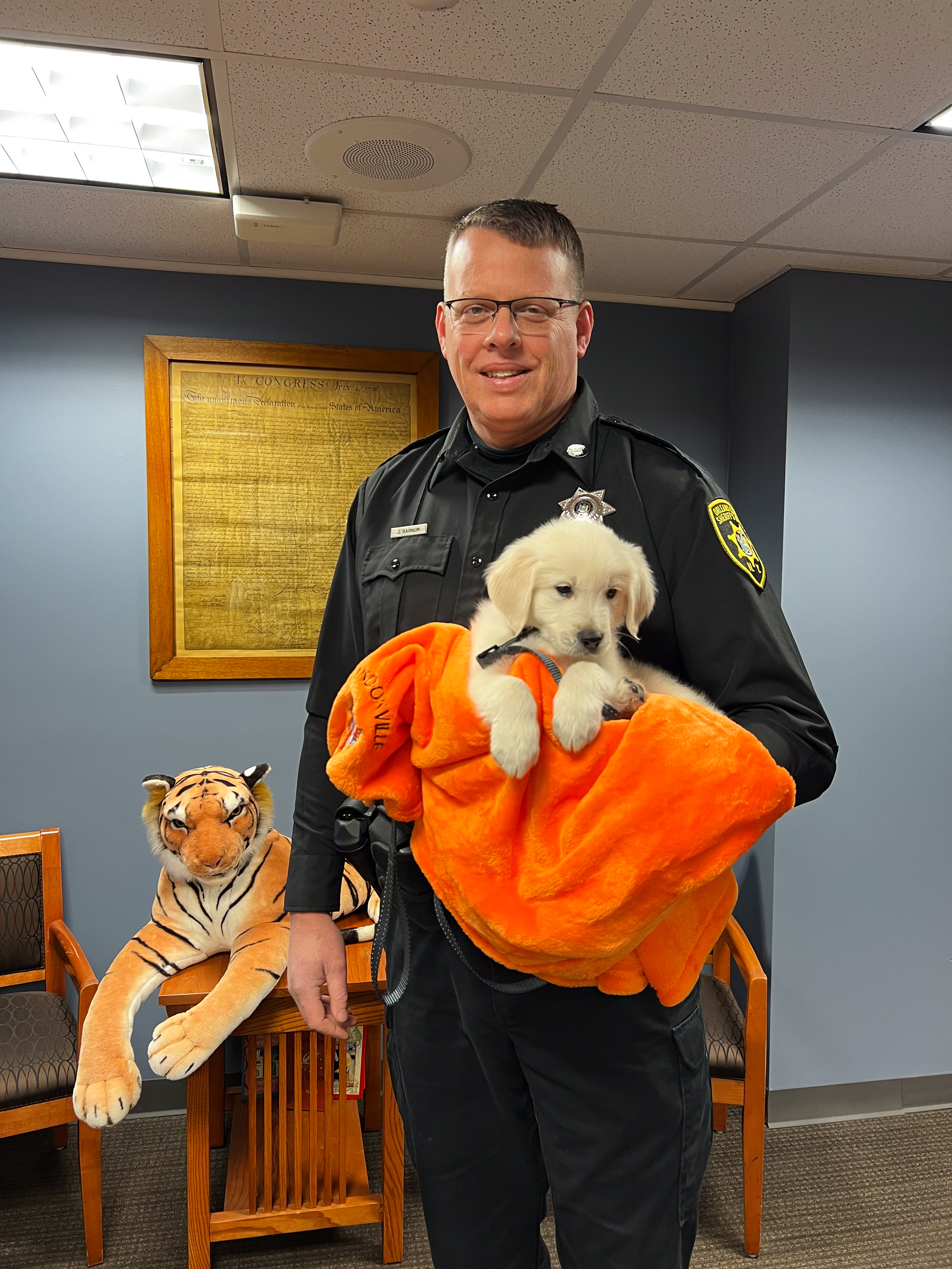 sheriff's deputy holding dog