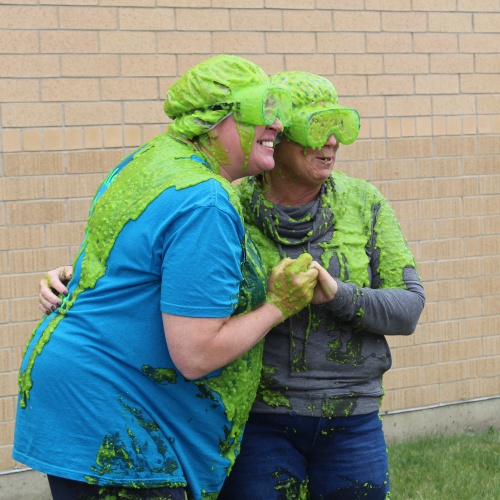  Students Slime Principal and Assistant Principal as Fundraising Reward, 9.2022