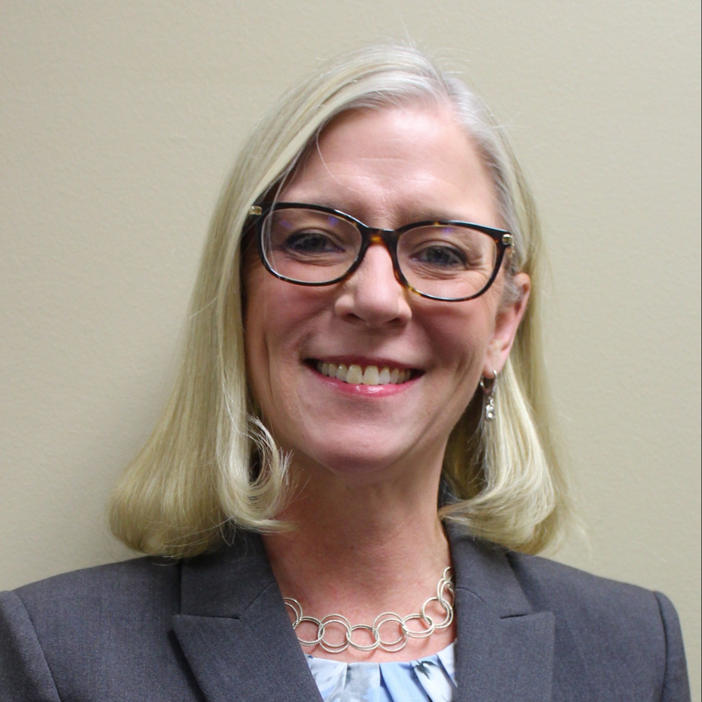 headshot of Lisa Smith