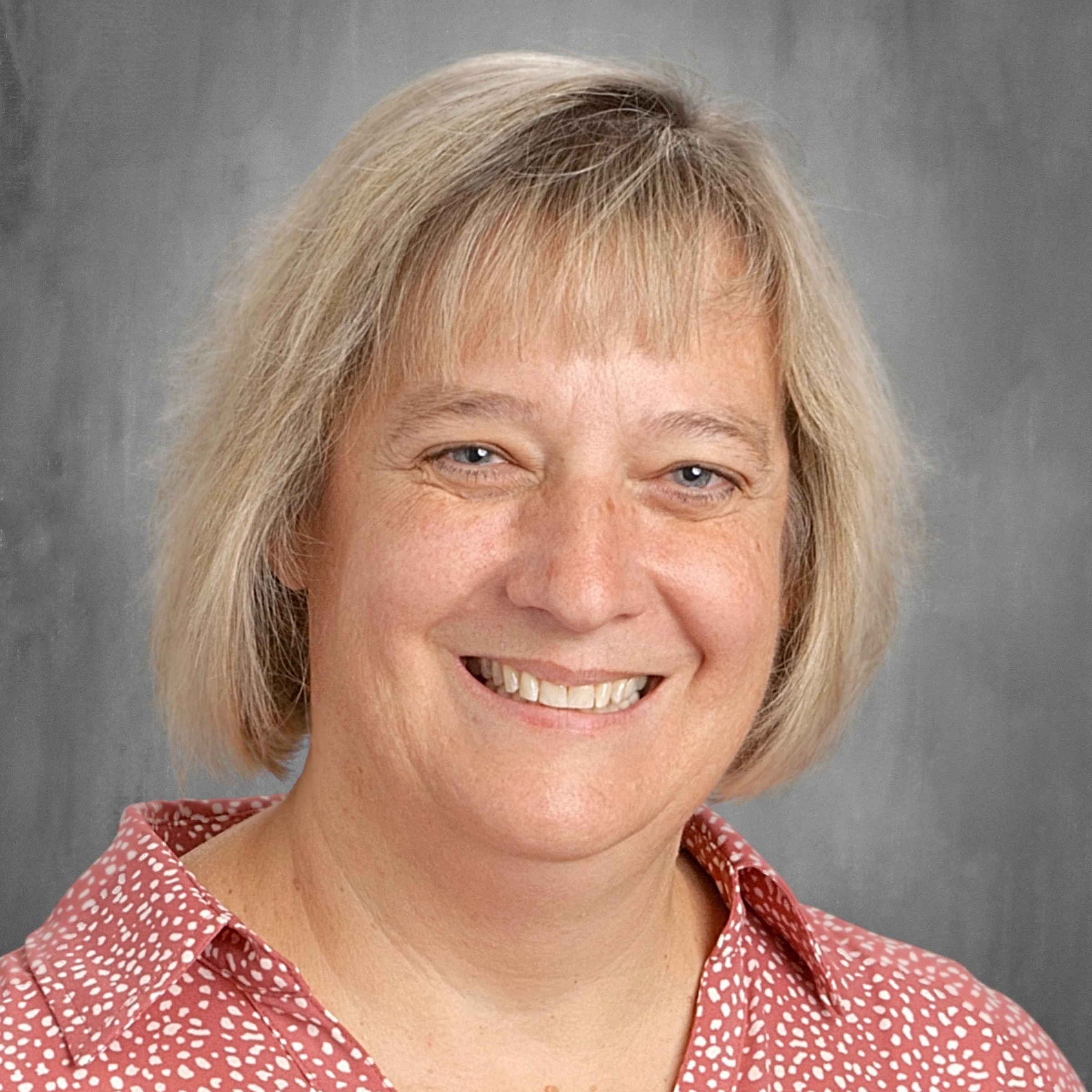headshot Karyn Holstead