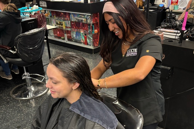 CTE Mojave Students in Cosmotology Class