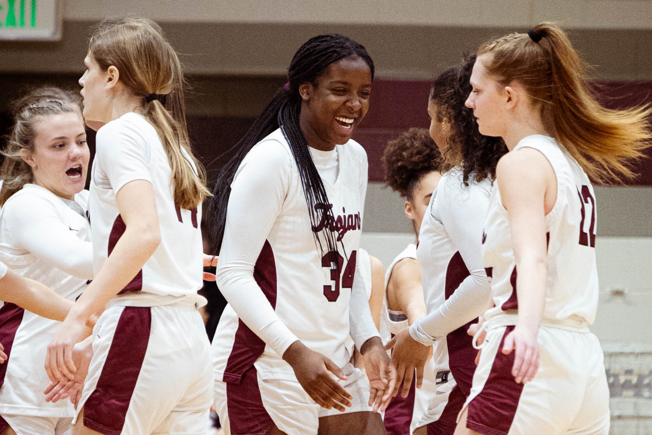 girls basketball huddle