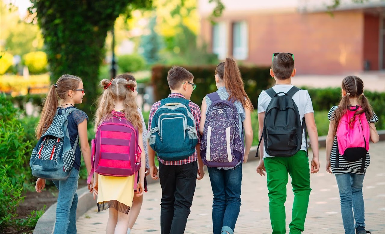 kids walking to the school