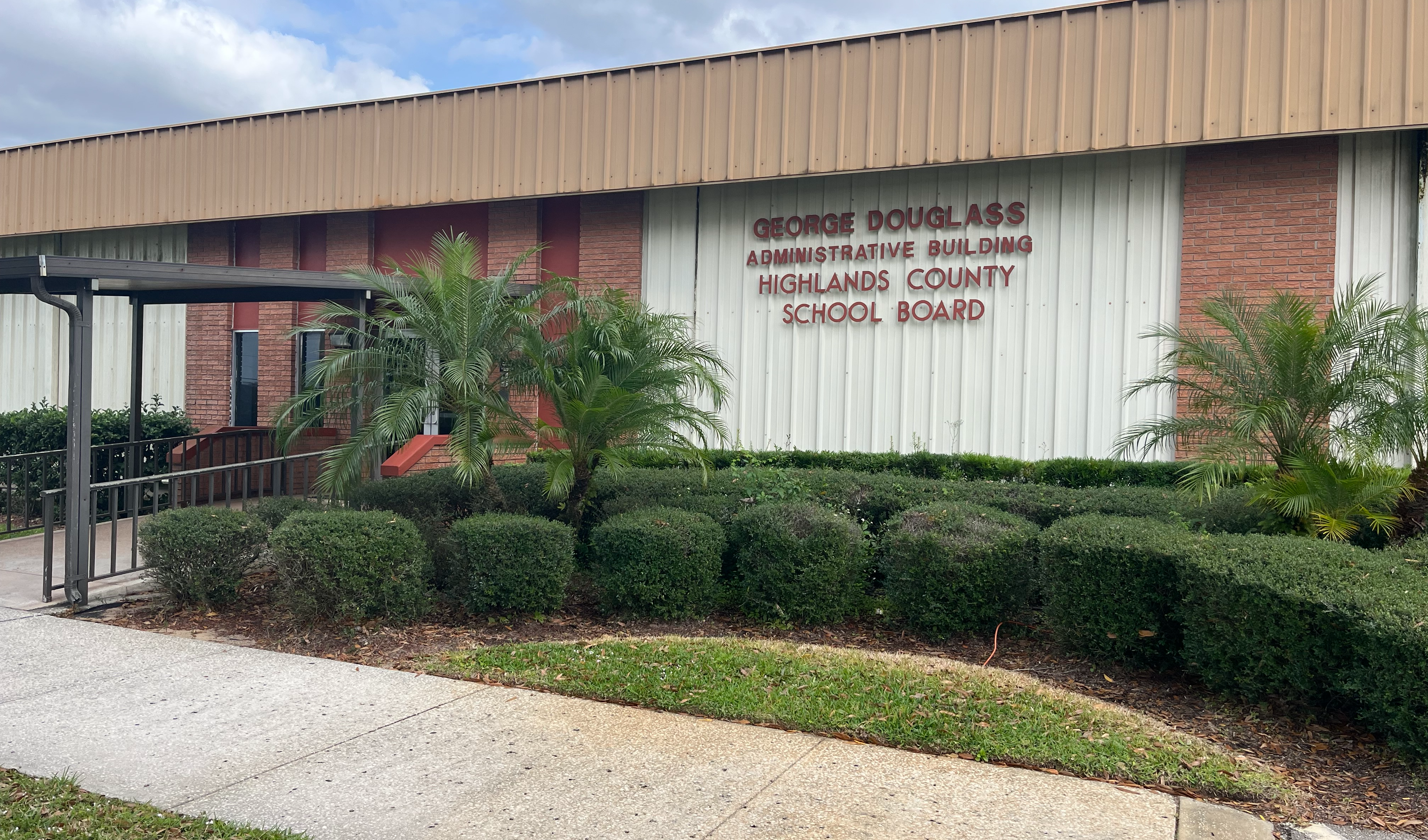 Entrance of The  School Board of Highlands County Administrative Building