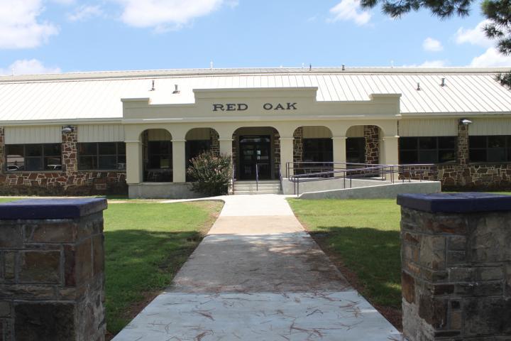Red Oak High School building exterior