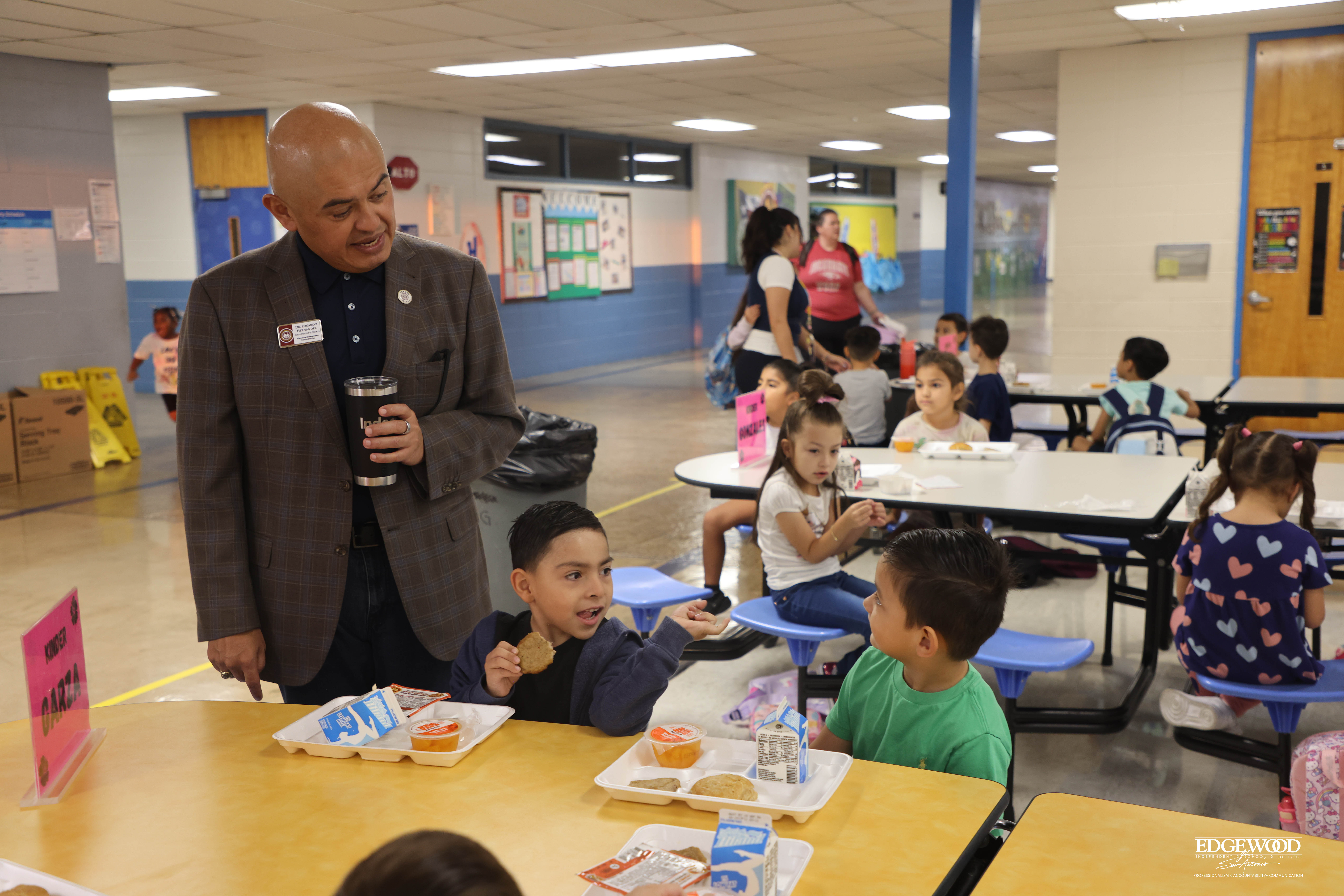 Dr H & students enjoy breakfast at LBJ