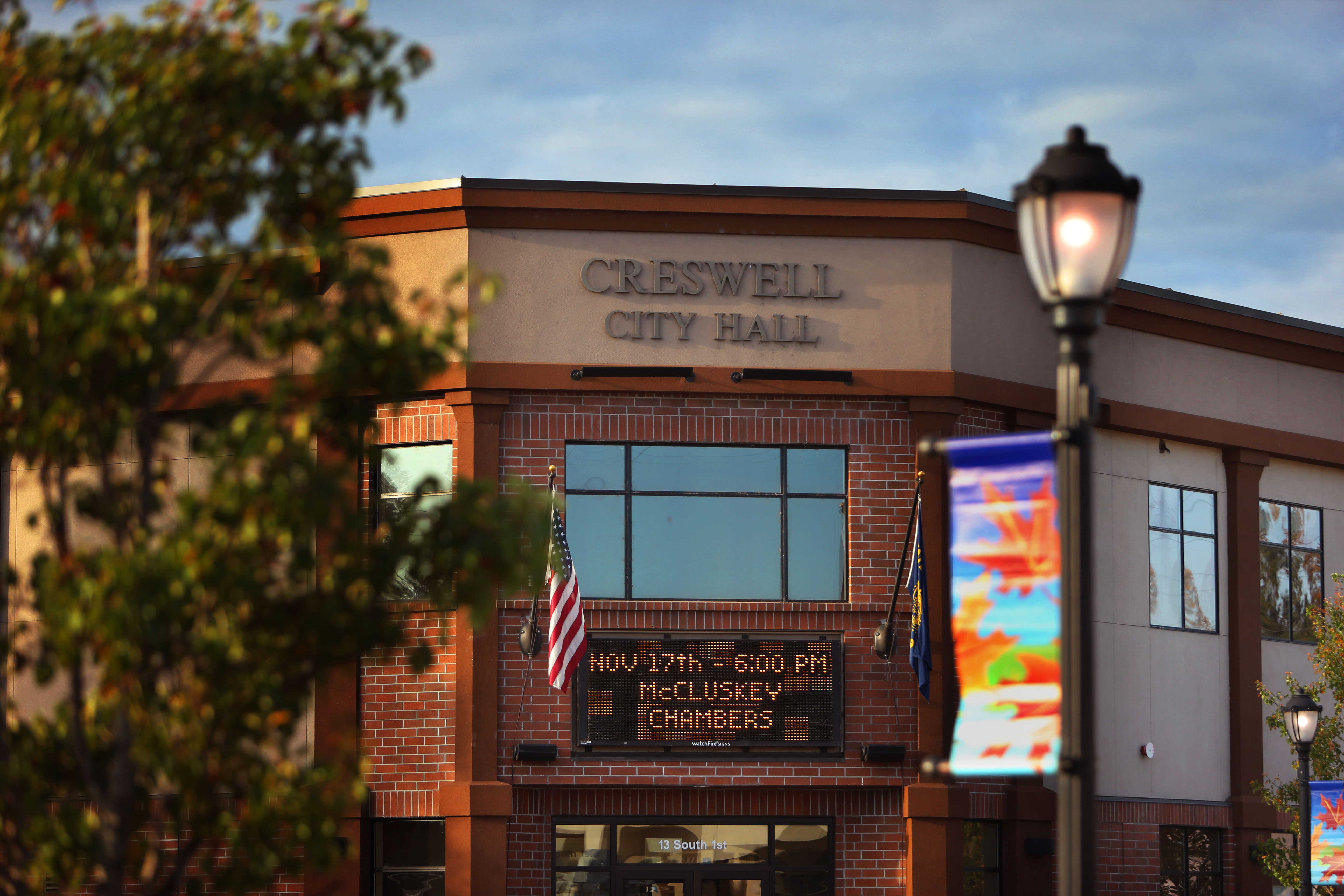 Image of the front of Creswell City Hall