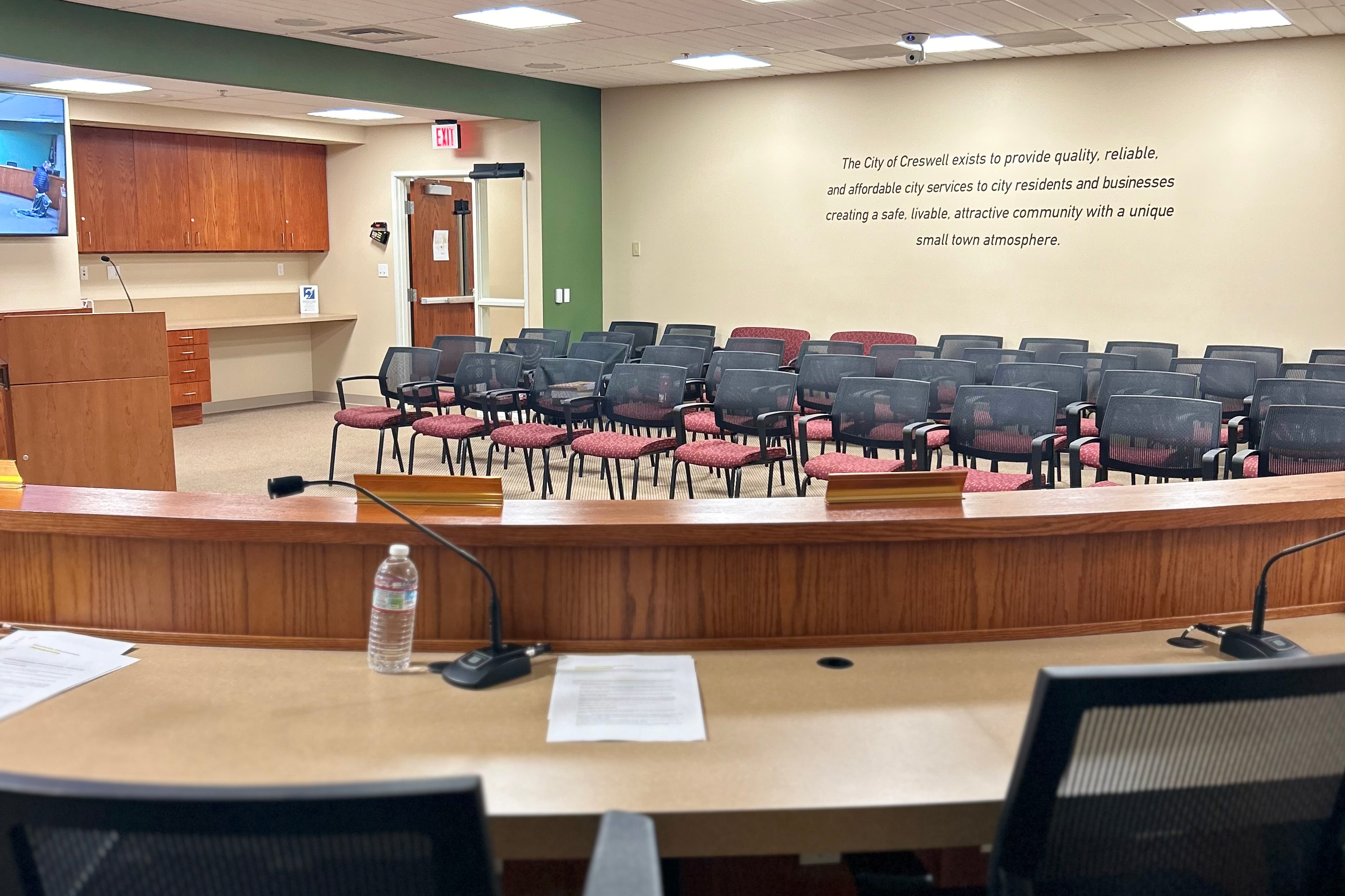 Image of the Creswell City Council Chamber