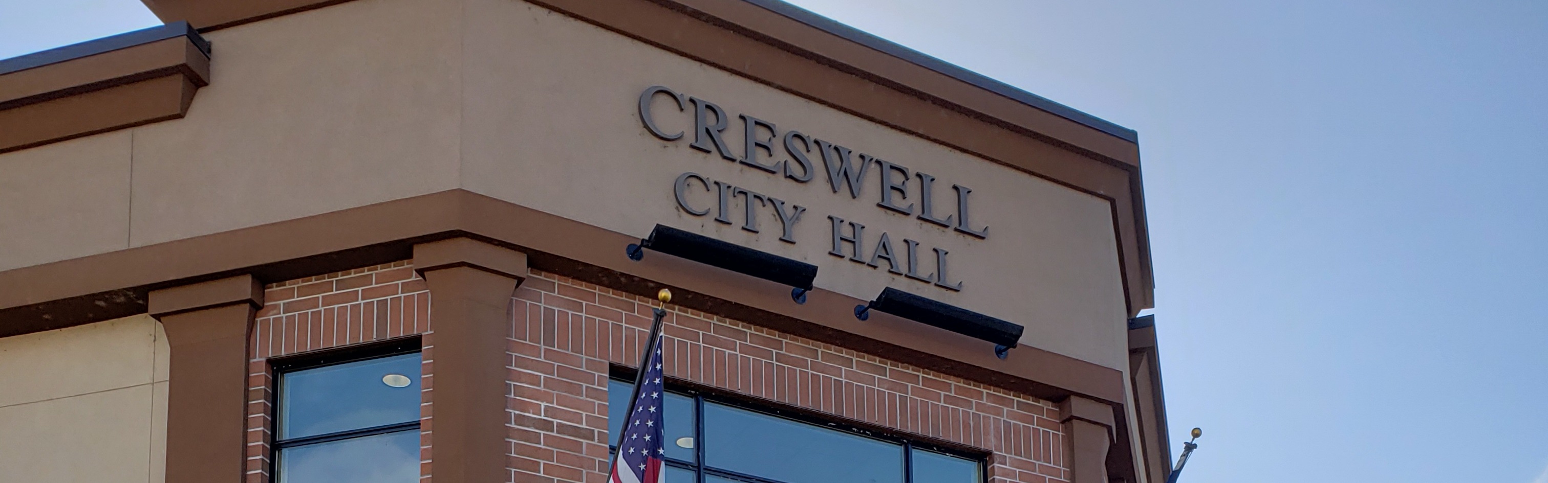 Image of the front of Creswell City Hall