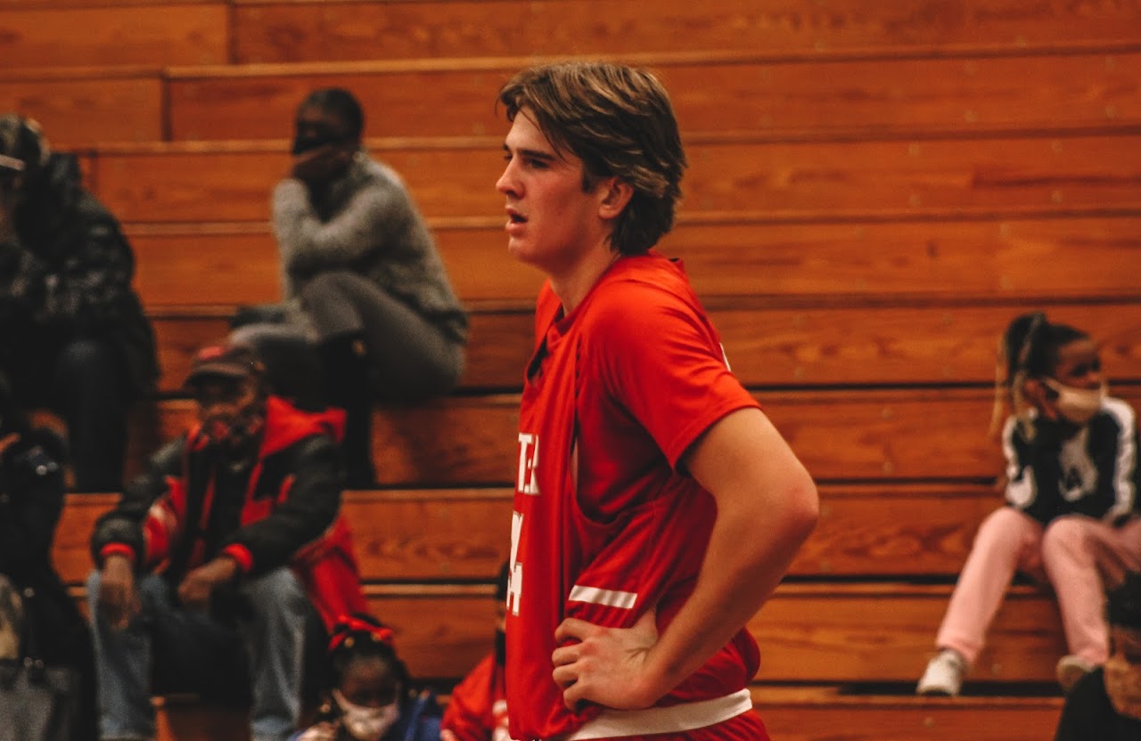 basketball player with the hands on his hips