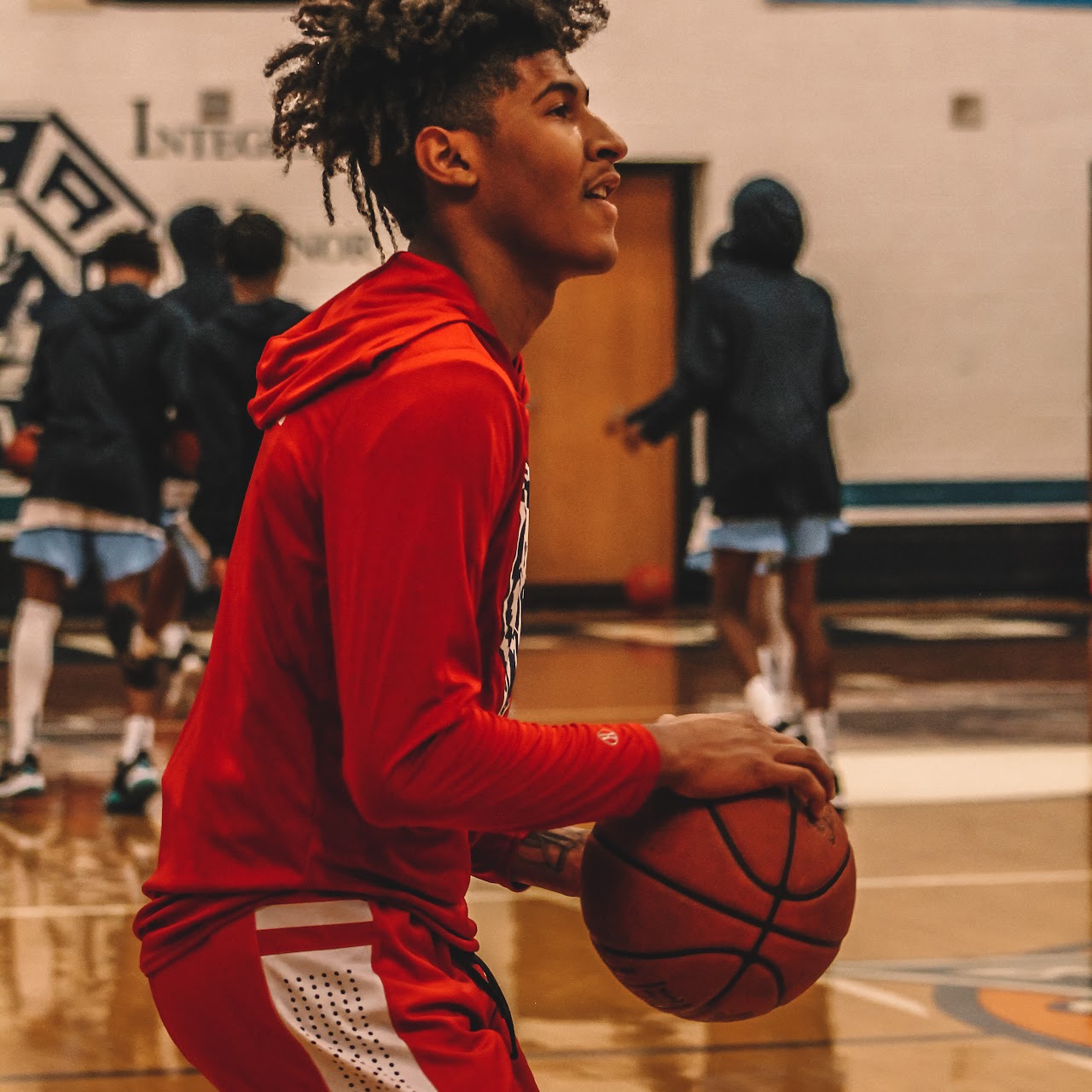 player with the ball on his hands