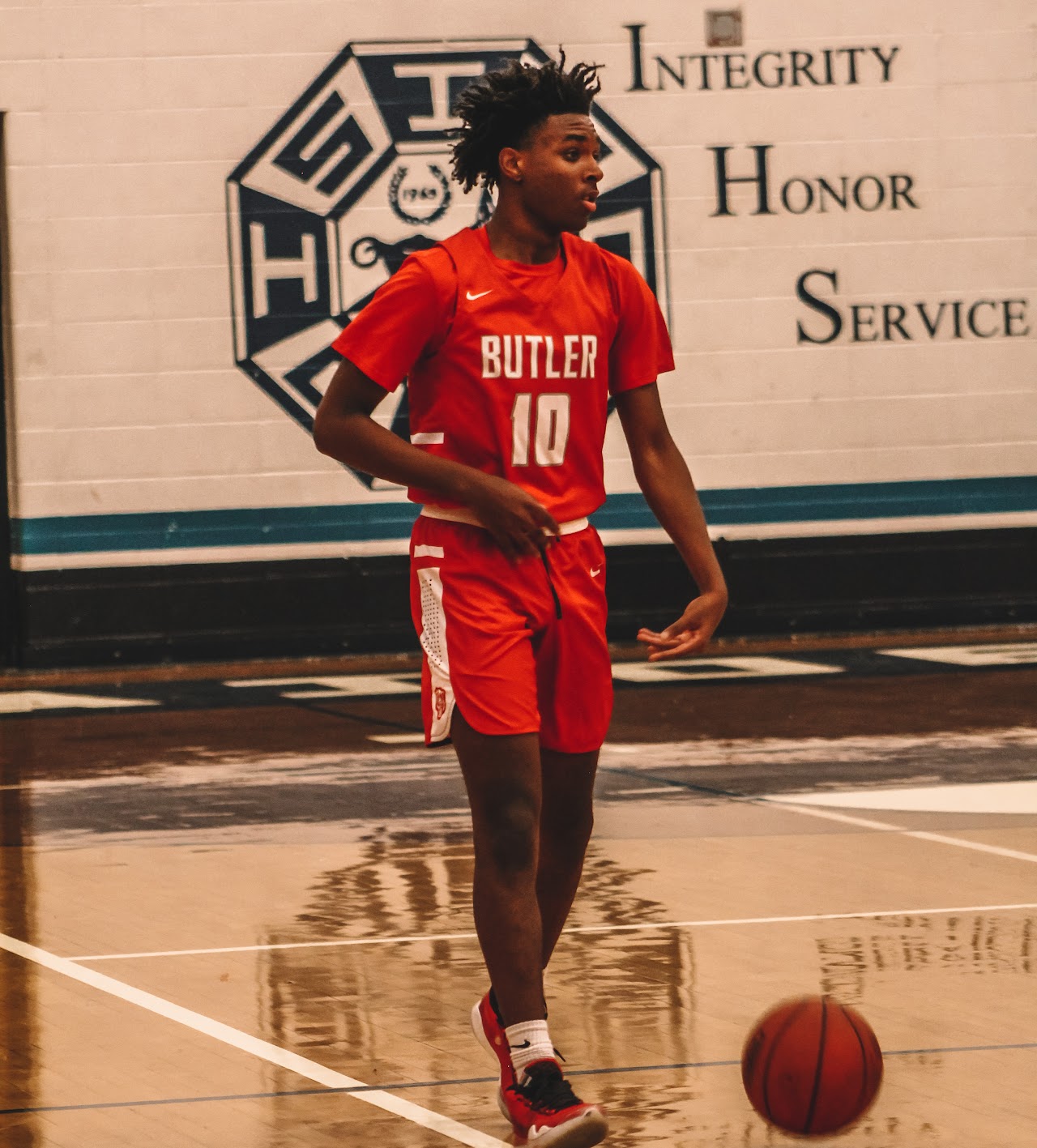 basketball player standing up on the court