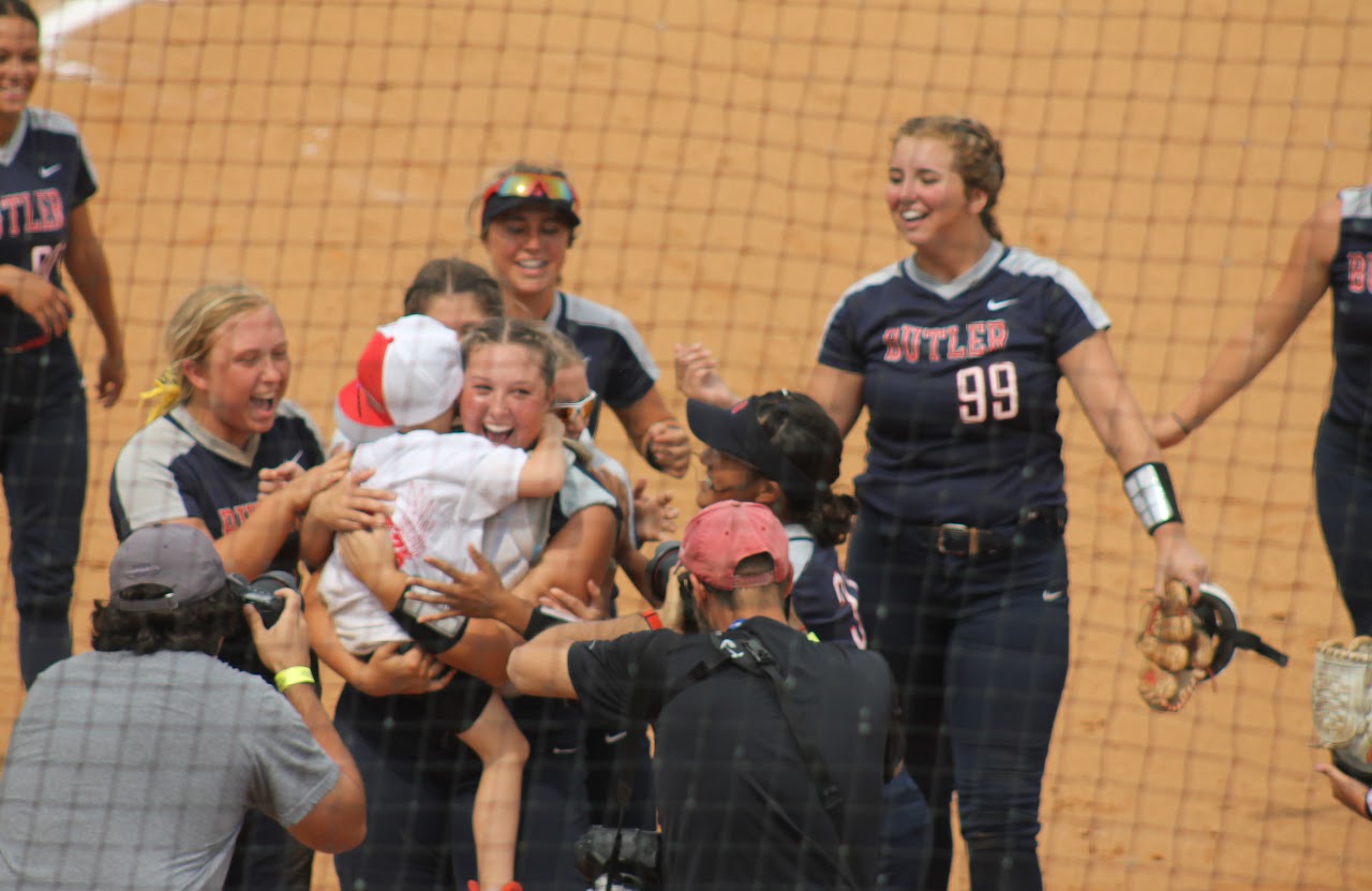 baseball team celebrating a victory