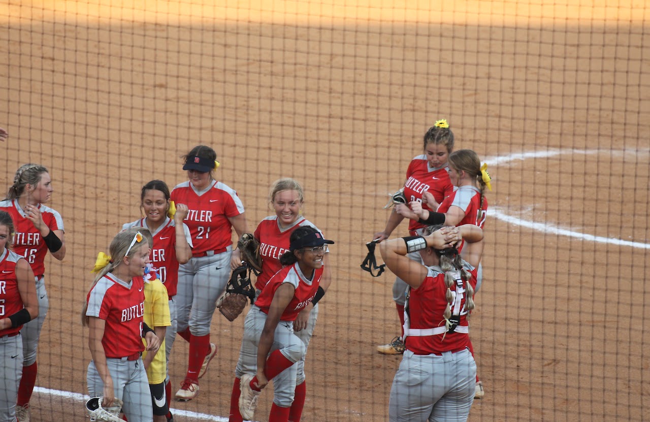 baseball team celebrating a victory