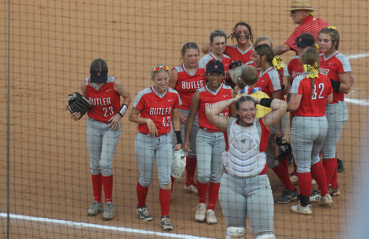 baseball team celebrating a victory