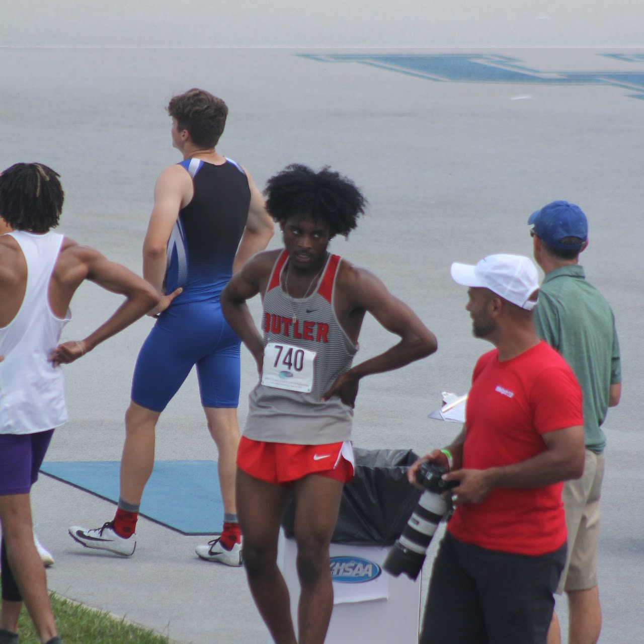 track athletes in the middle of a race