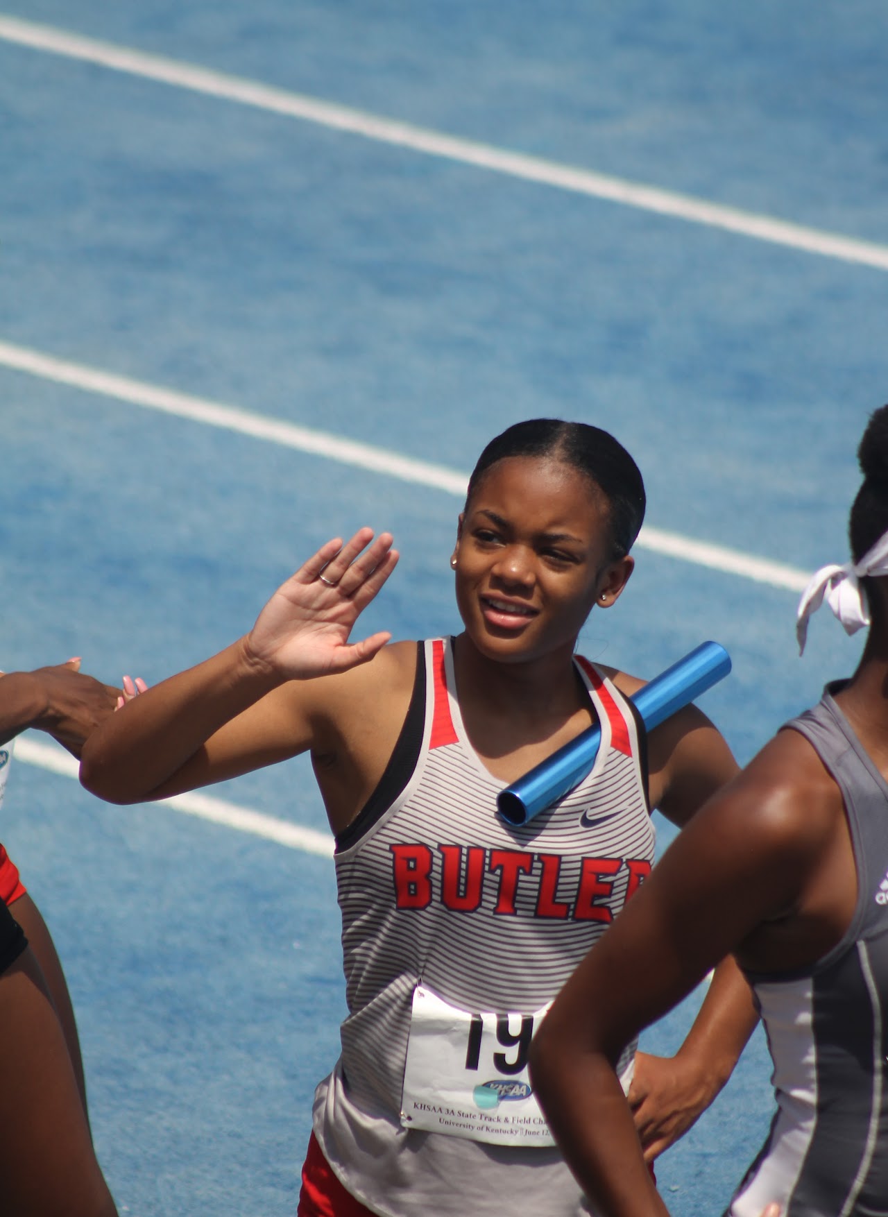 track athletes in the middle of a race