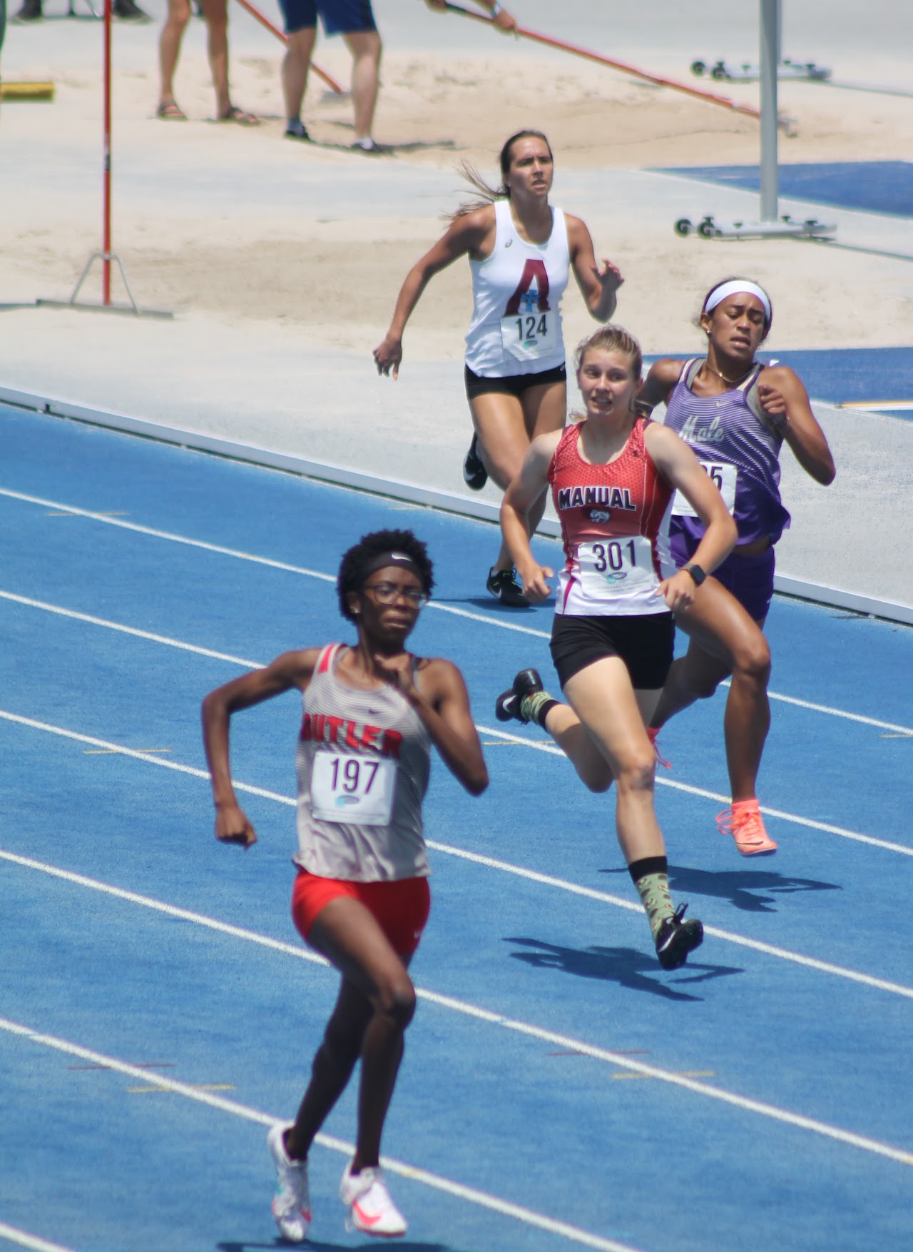 track athletes in the middle of a race