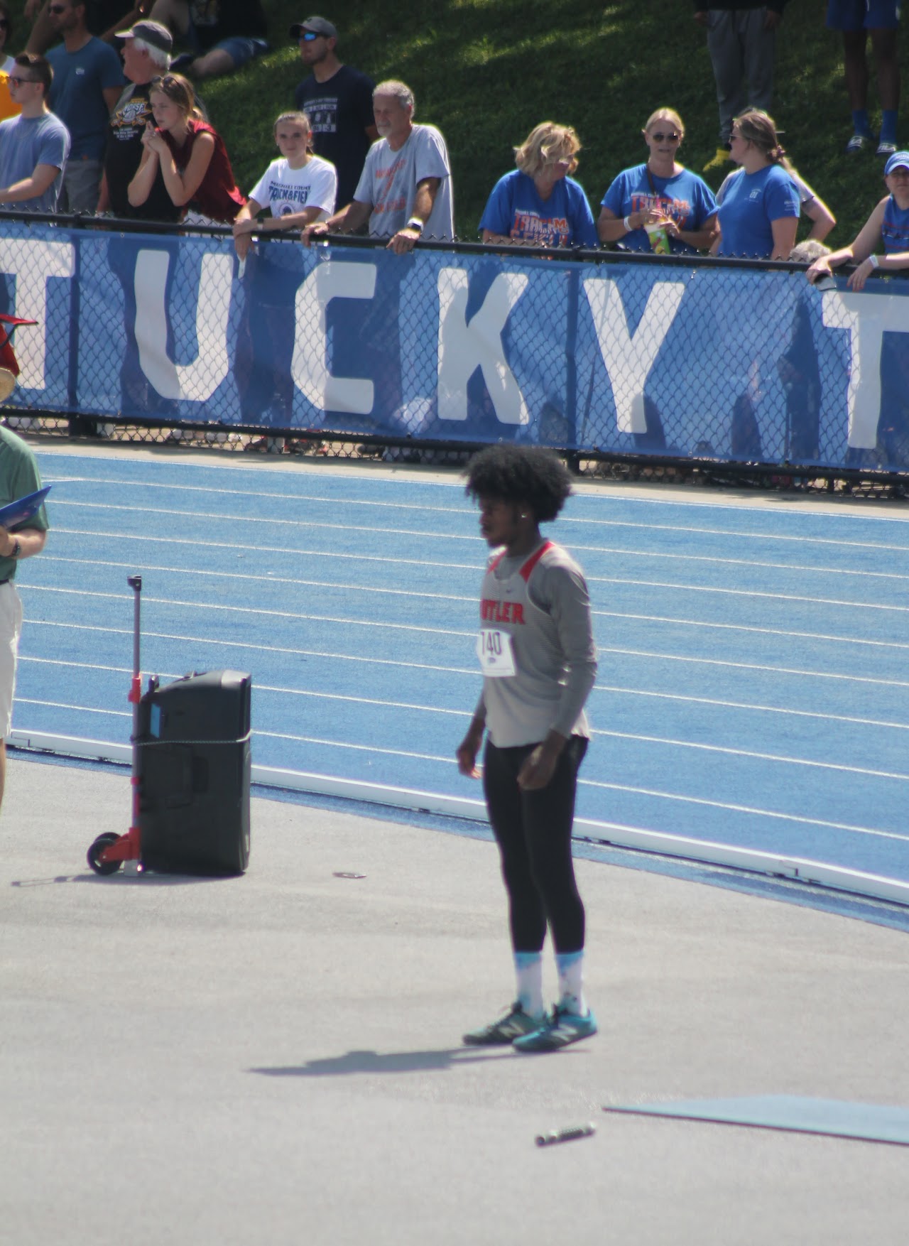 track athletes in the middle of a race