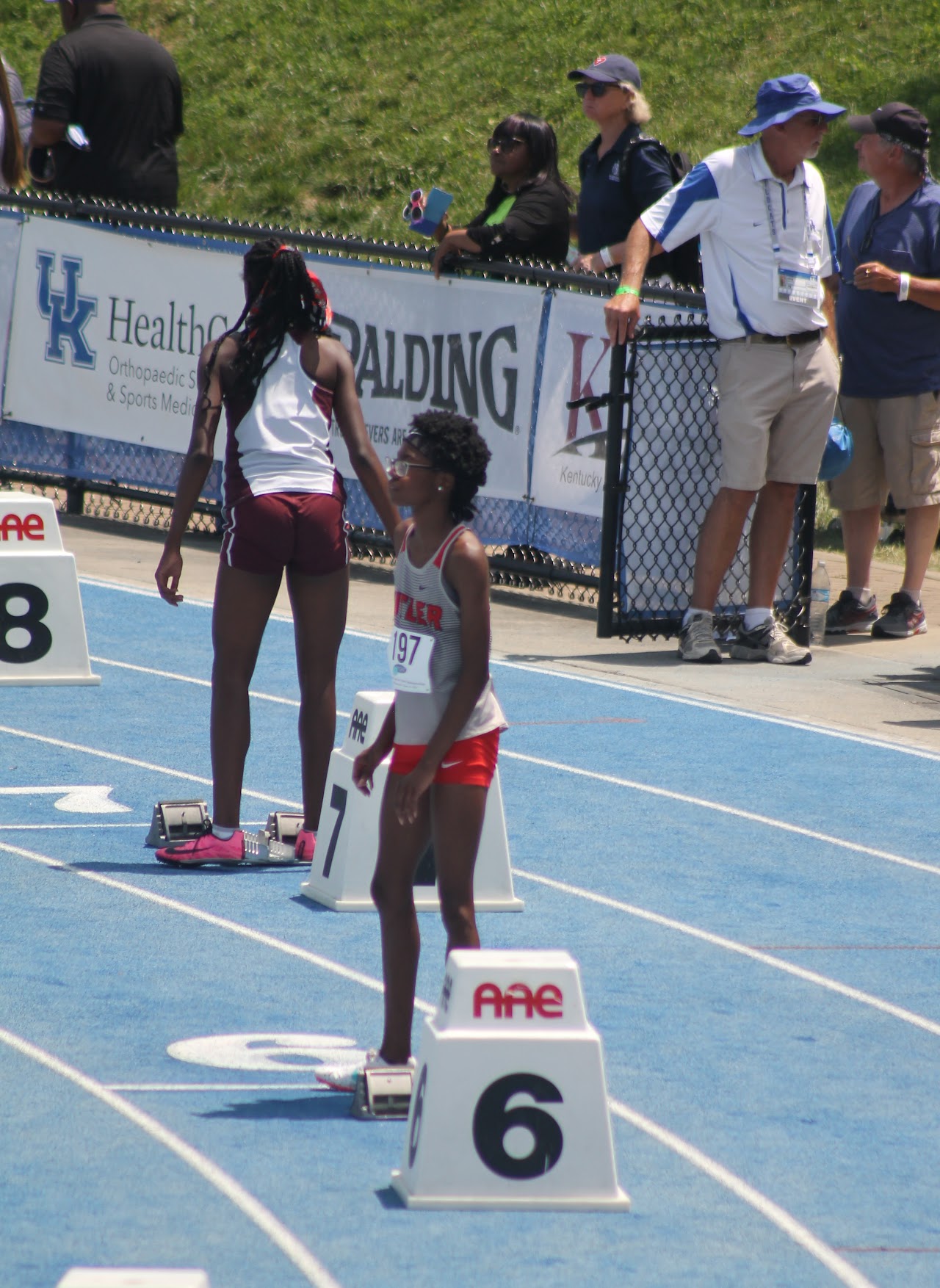 track athletes in the middle of a race