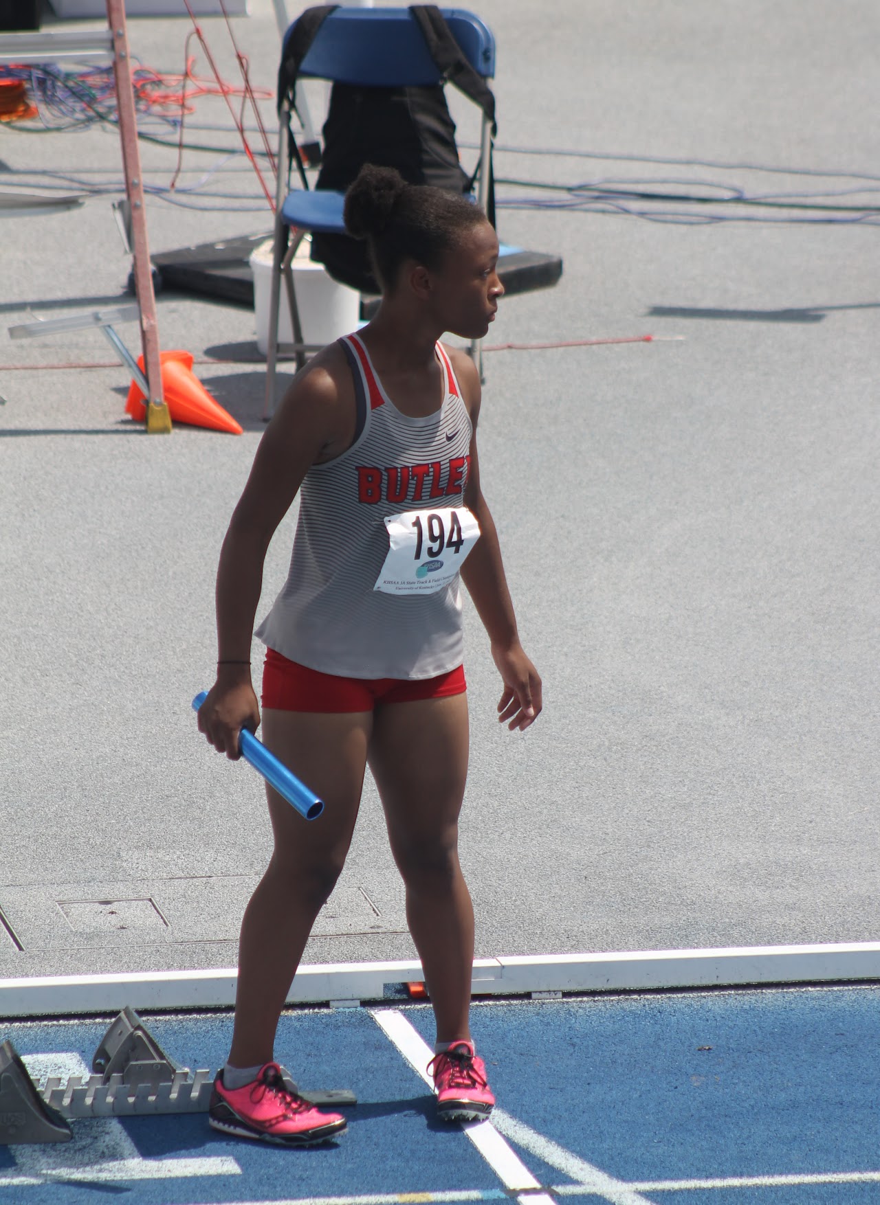 track athletes in the middle of a race