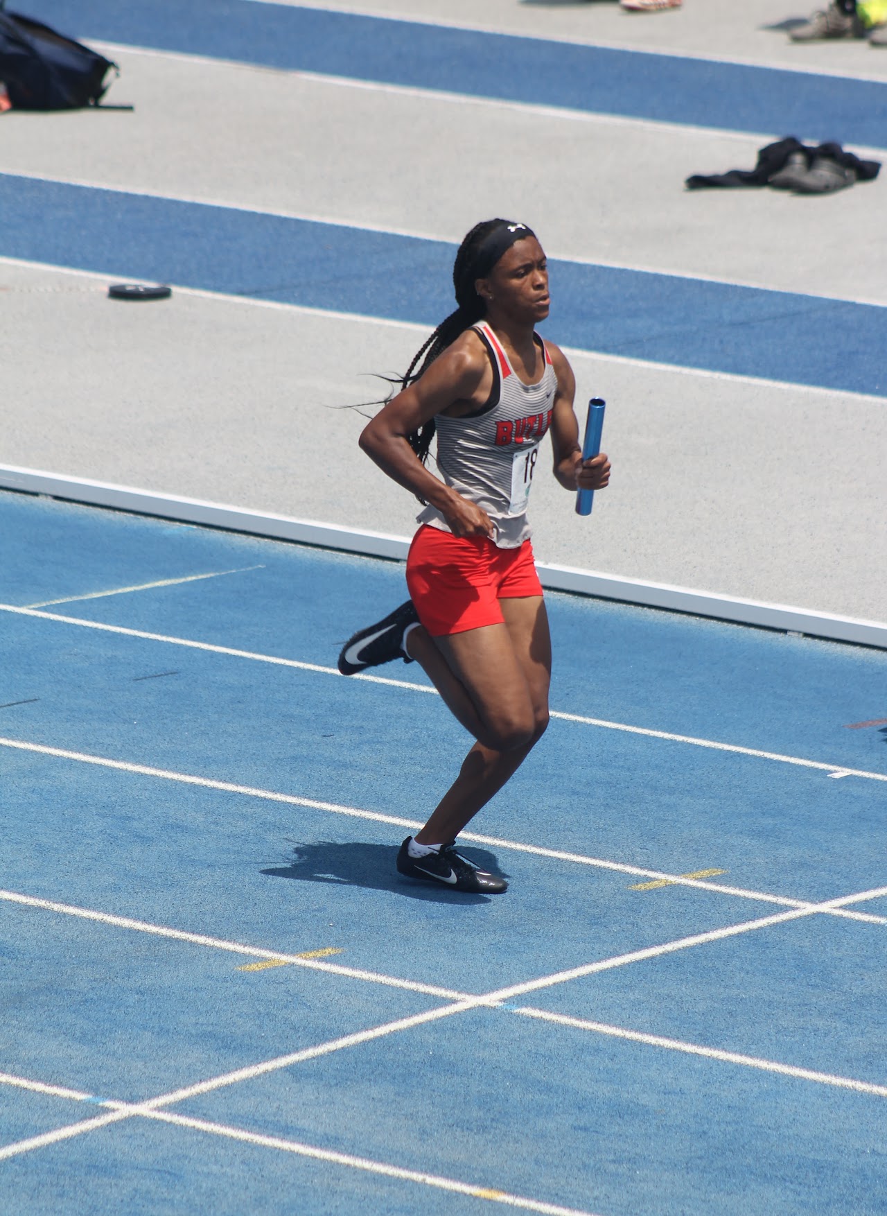 track athletes in the middle of a race