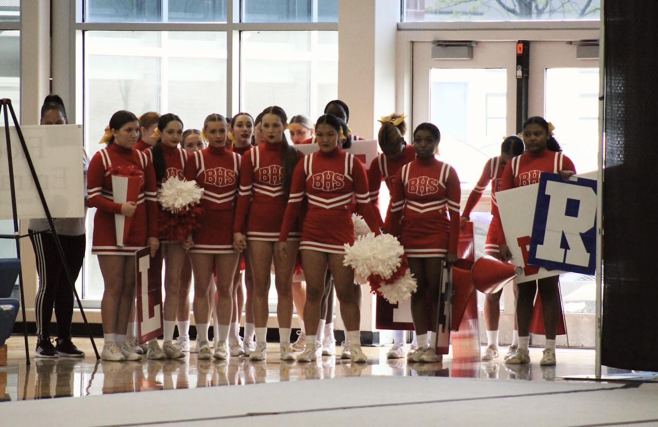 Cheerleaders lining up