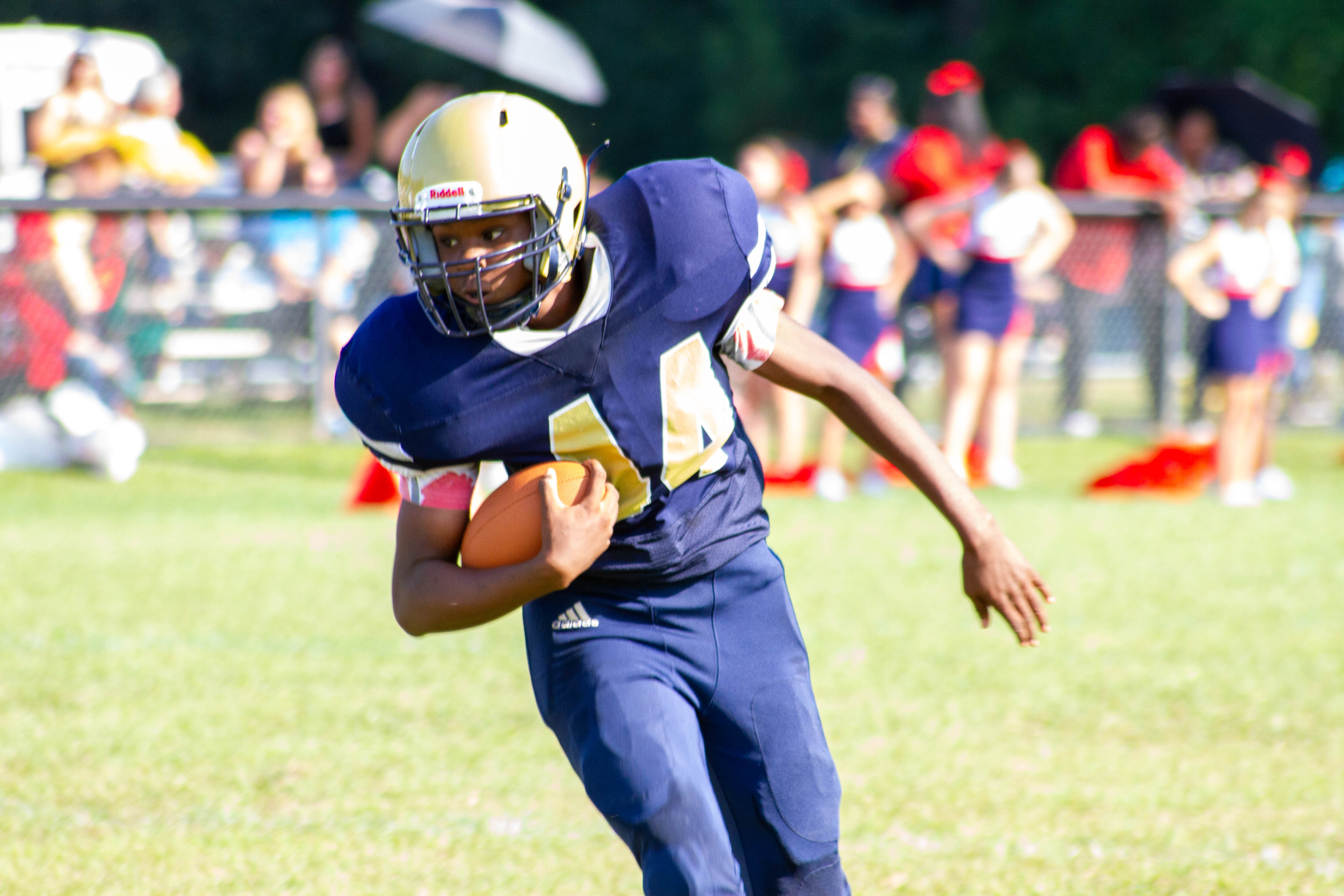 West Lee Student runs football