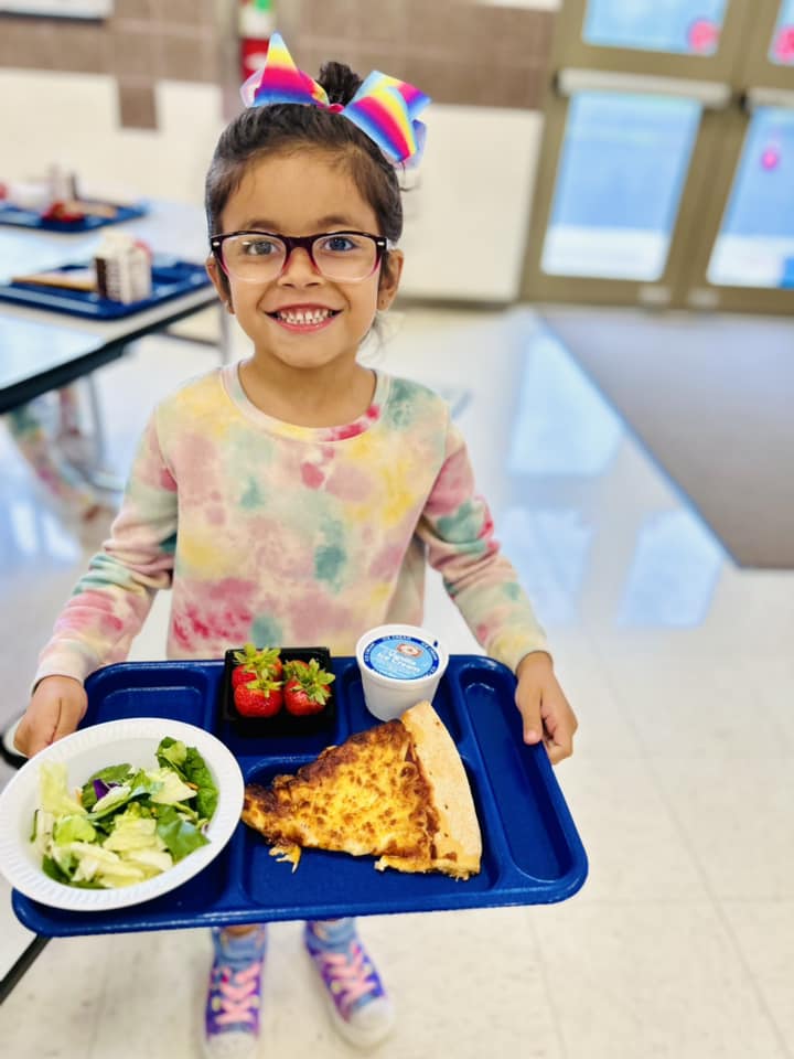 girl with lunch tray
