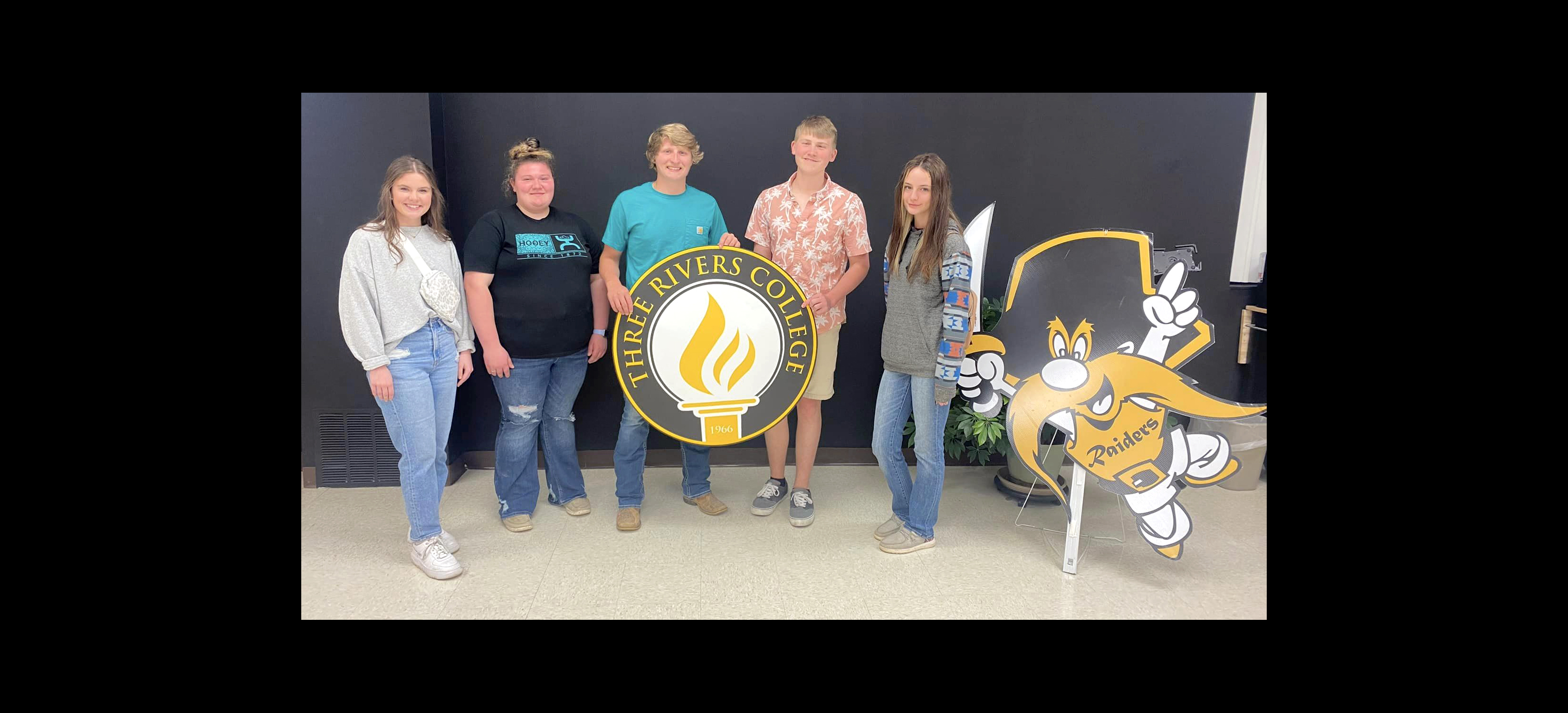 Puxico R8 School District Home