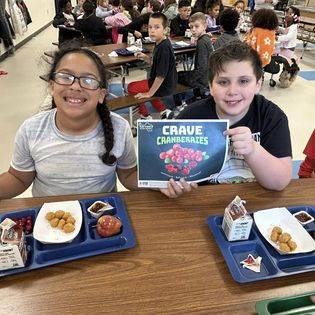 two kids at lunch 