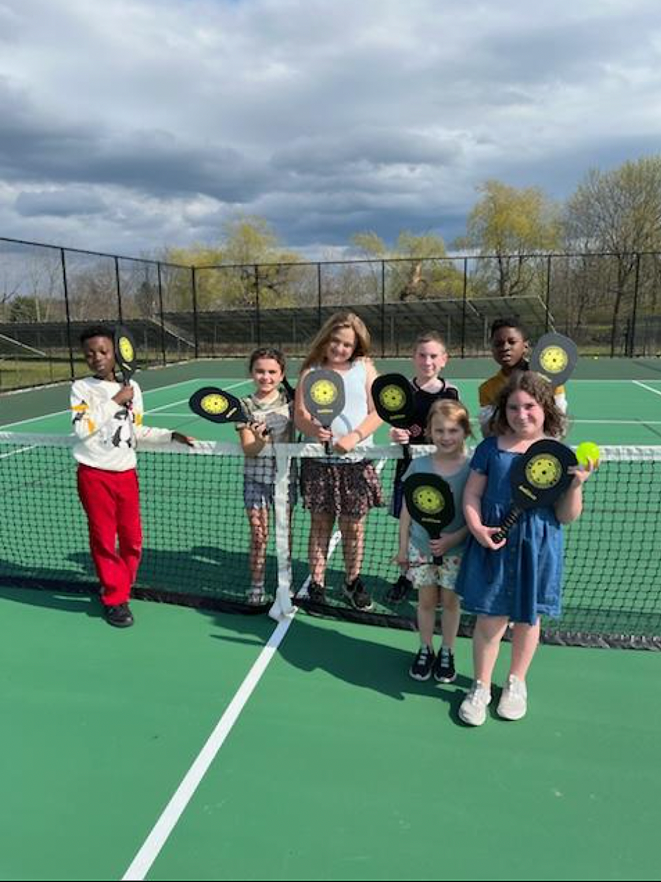 kids playing pickleball