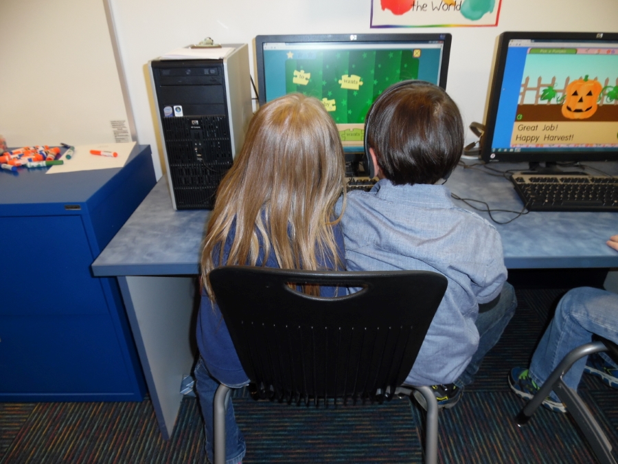 preschool kids using a computer