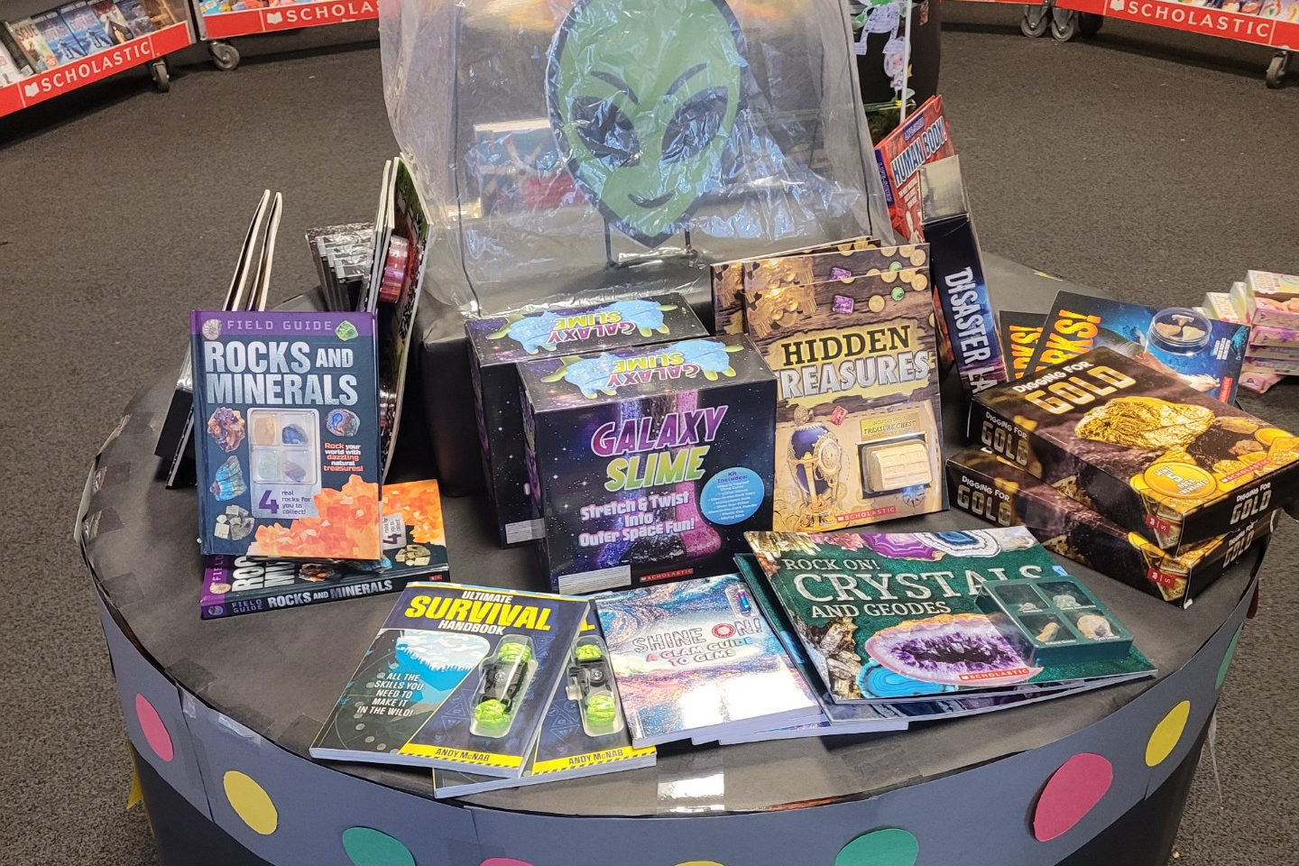 Alien book fair pictures.