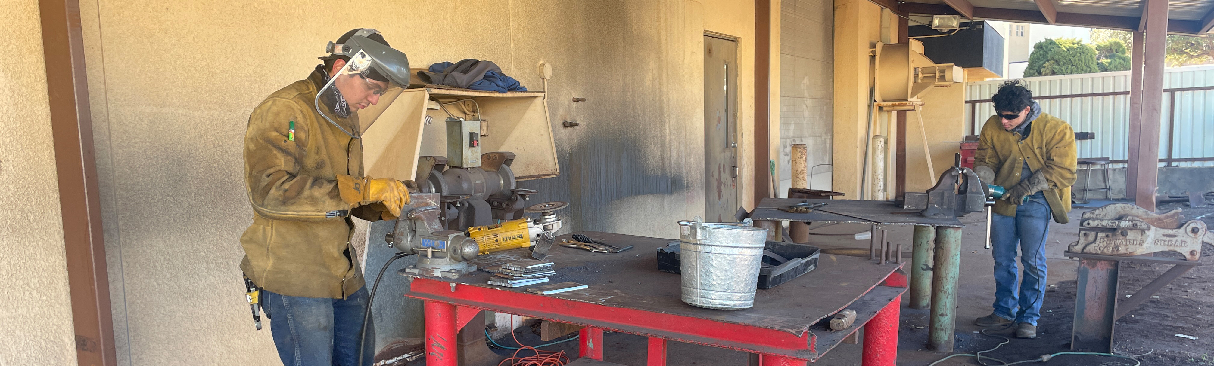 Welding student fixing equipment