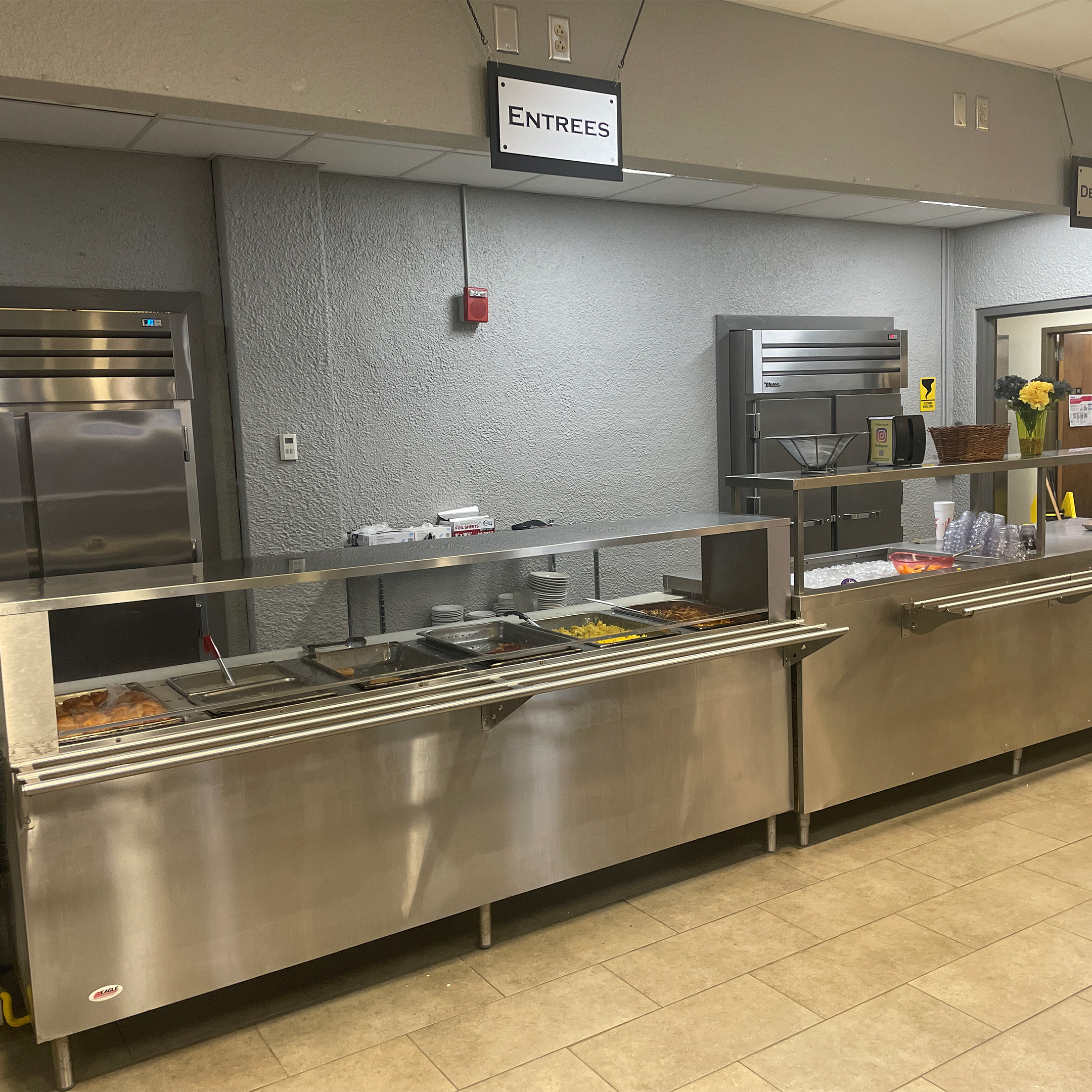 Cafeteria Entree Bar