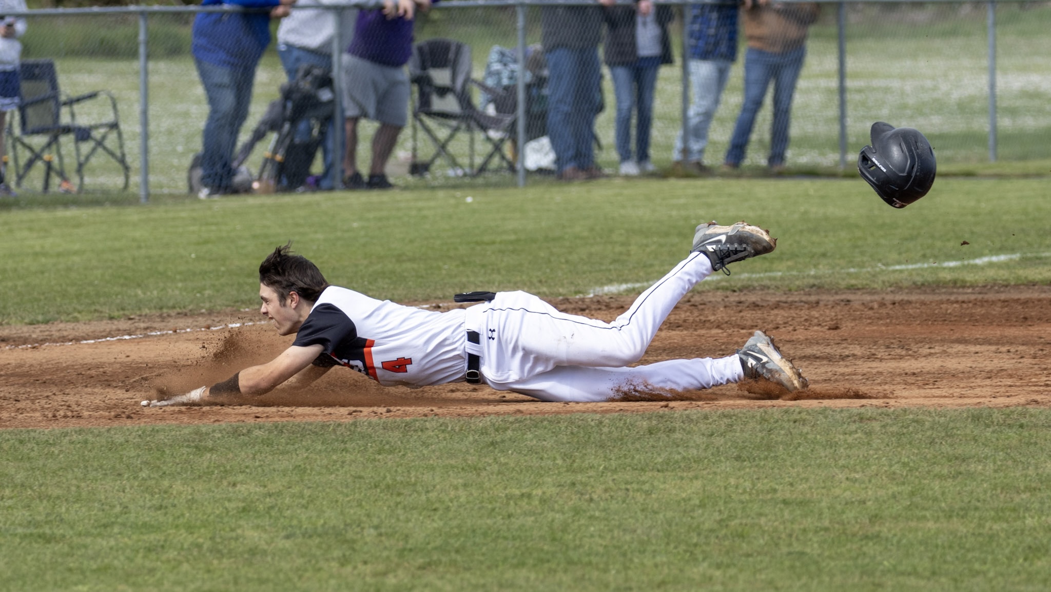 napavine baseball player diving into third base