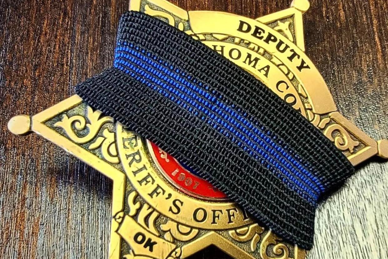police star deputy homa sheriff's officer Ok badge.