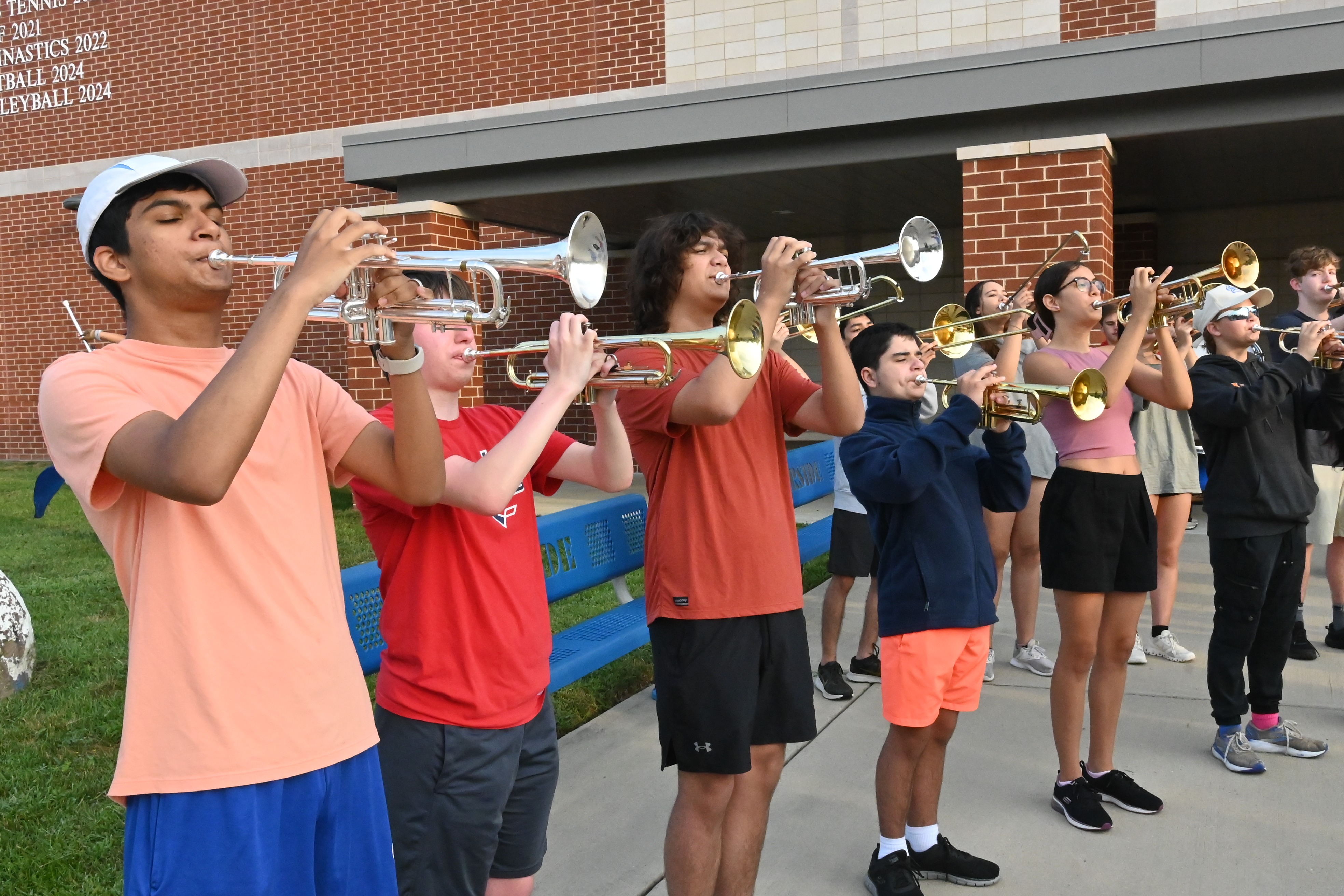 Students at Lead Loudoun welcoming staff back to school 