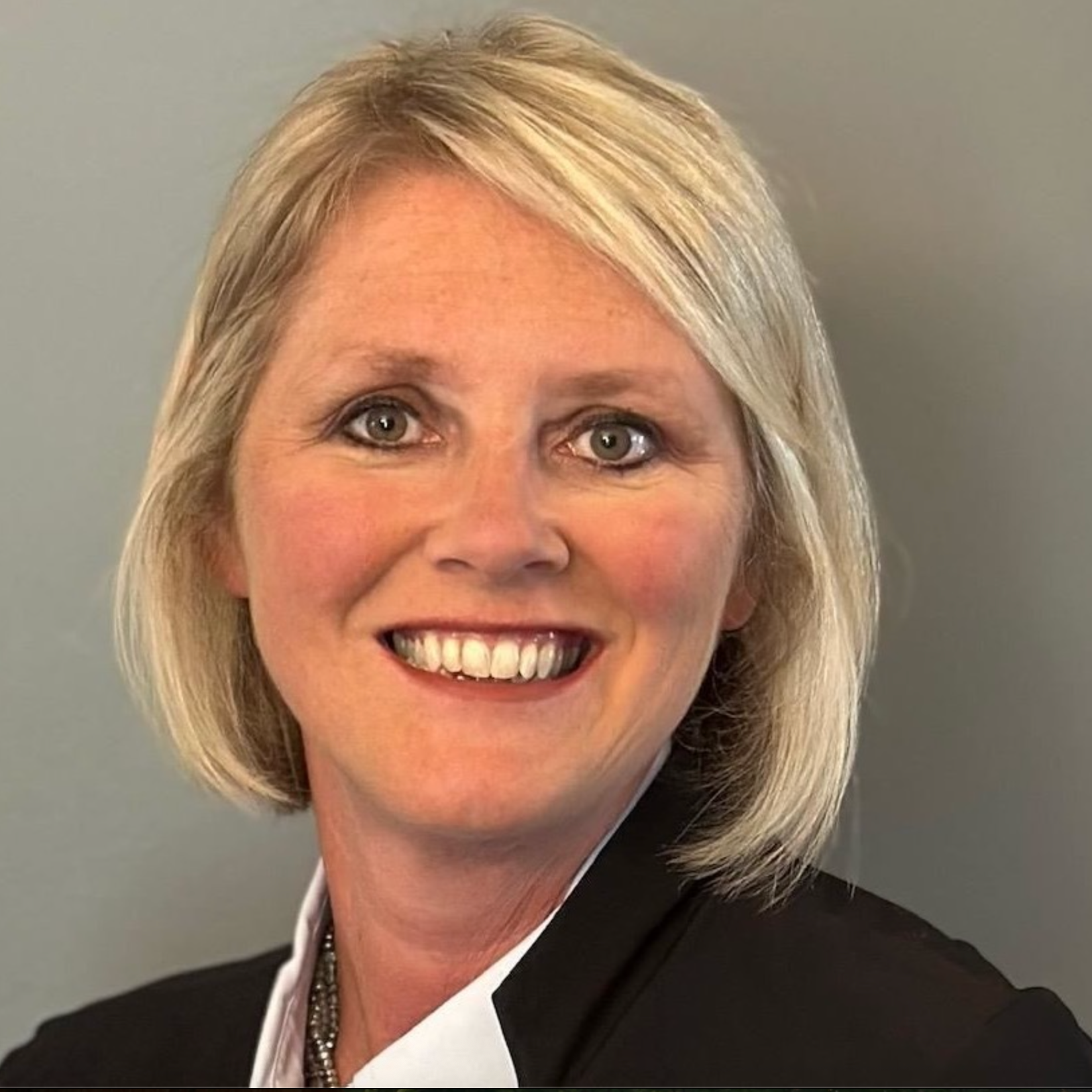Melissa Blackburn: New Principal for Pickett Elementary School Smiling