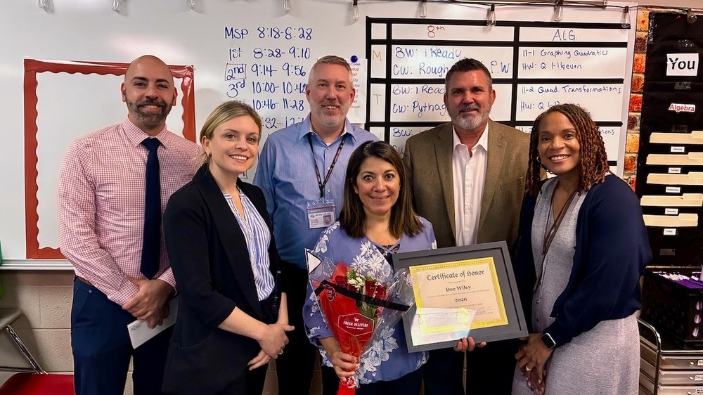 Dee Wiley KTOY Announcement Photo